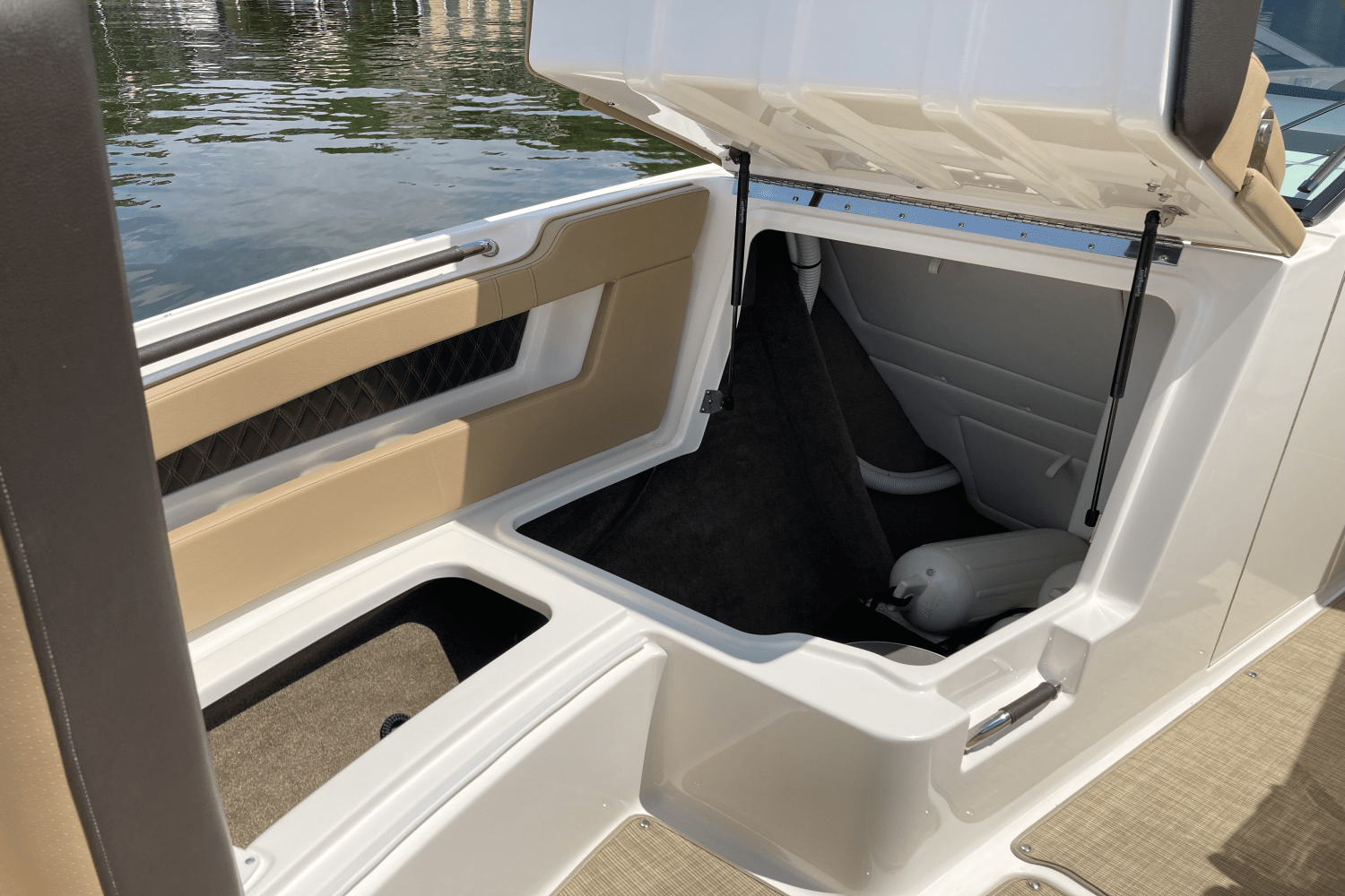 2019 Sea Ray 310 SLX Image Thumbnail #32