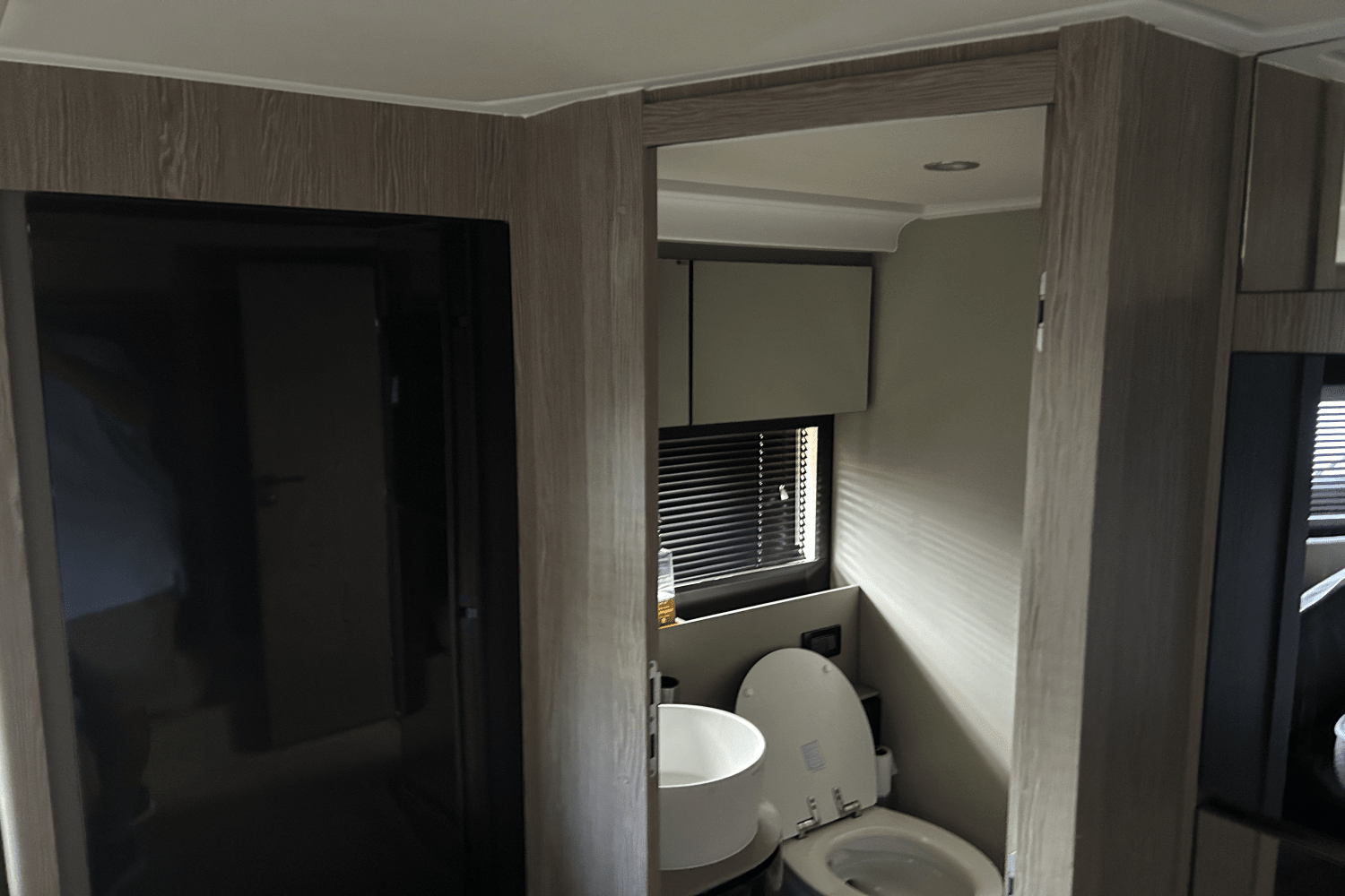 2021 Azimut ATLANTIS 51 Image Thumbnail #35