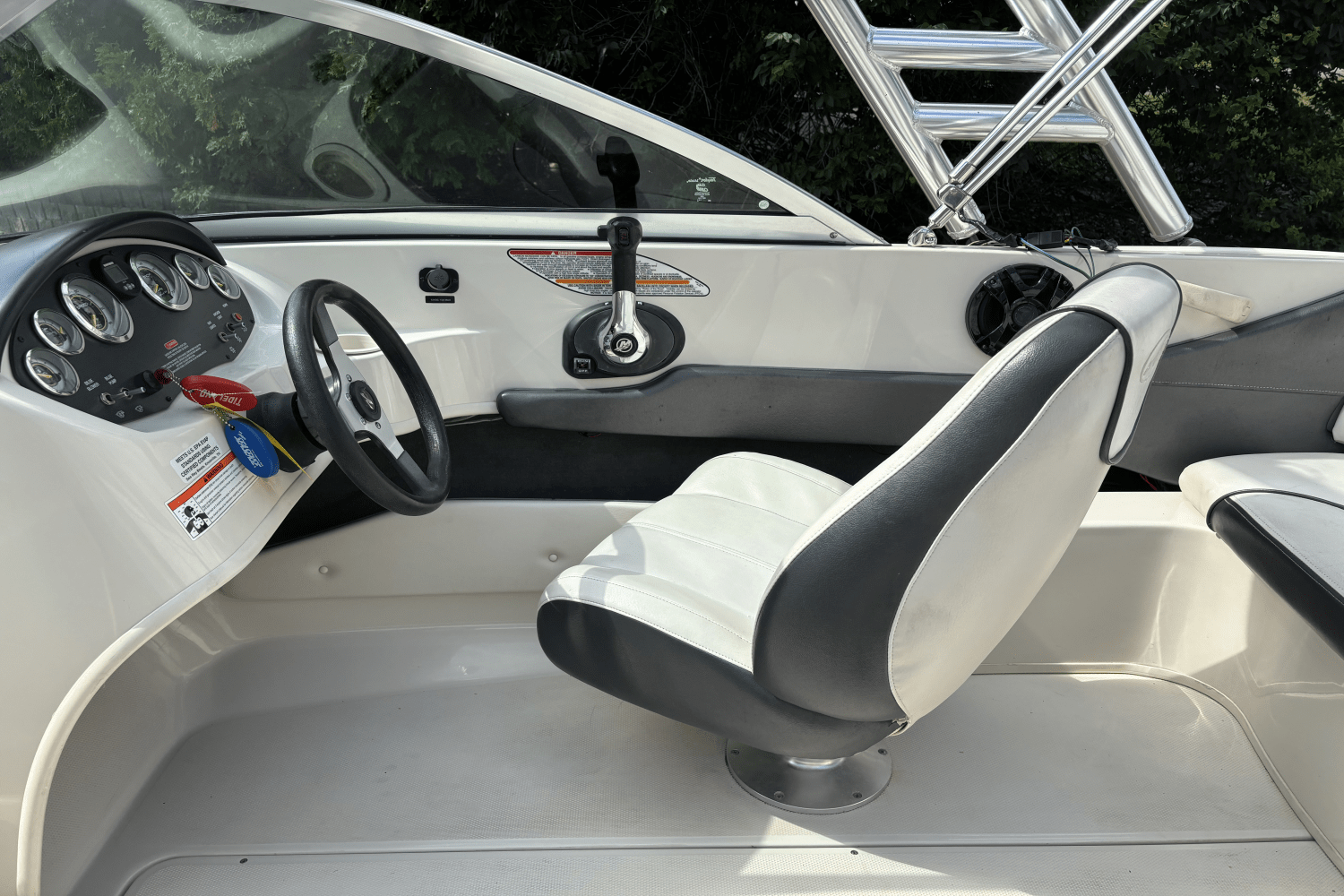 2010 Sea Ray 175 BR Image Thumbnail #9