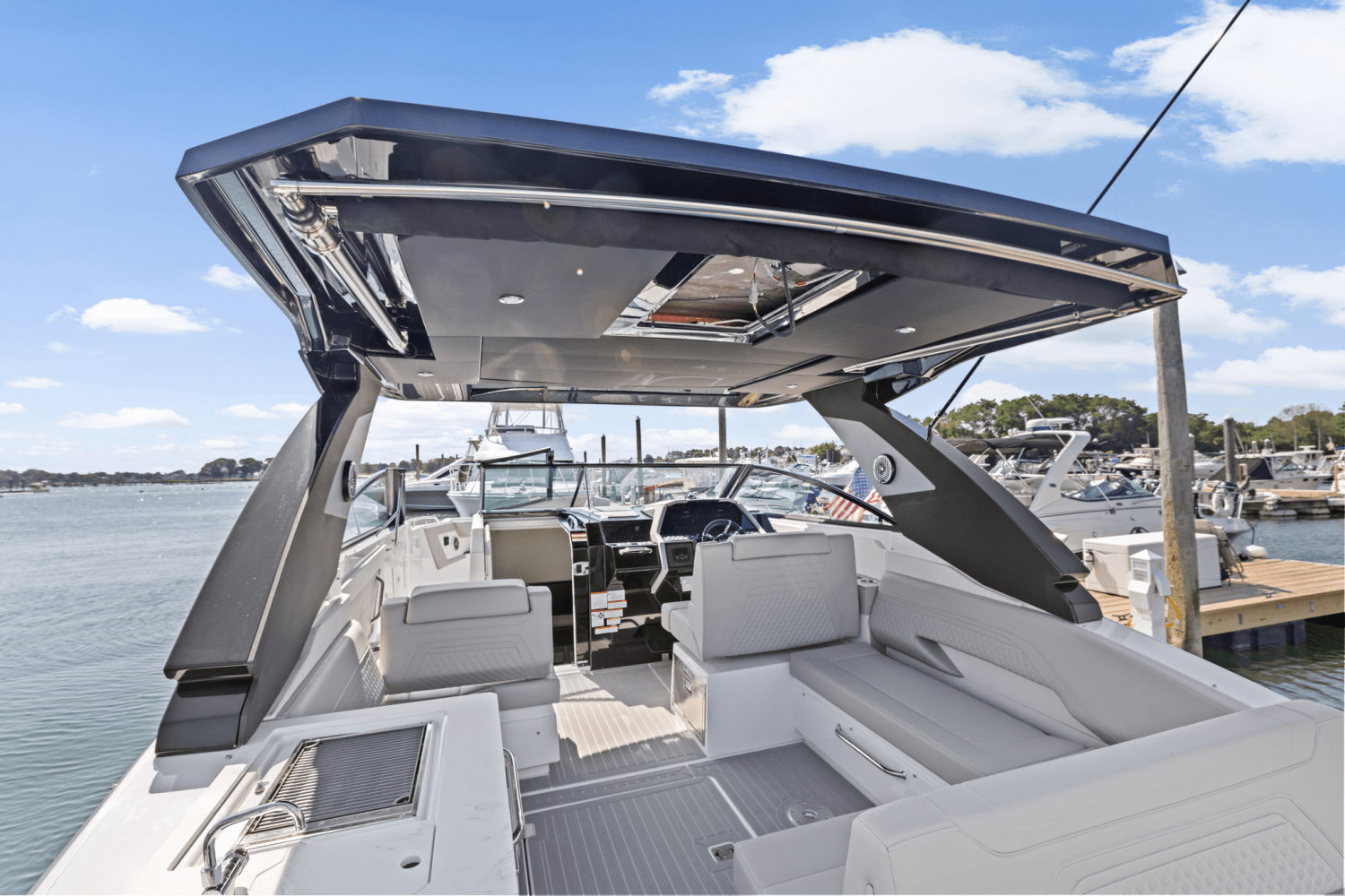 2026 Cruisers Yachts 34 GLS Outboard Image Thumbnail #12