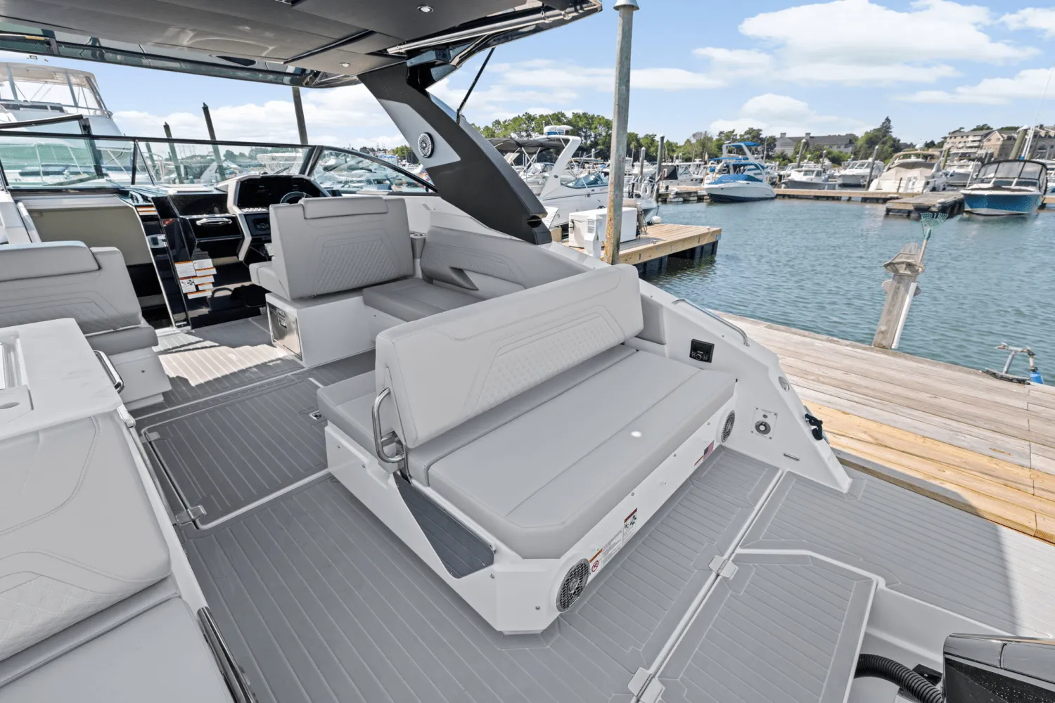 2026 Cruisers Yachts 34 GLS Outboard Image Thumbnail #7