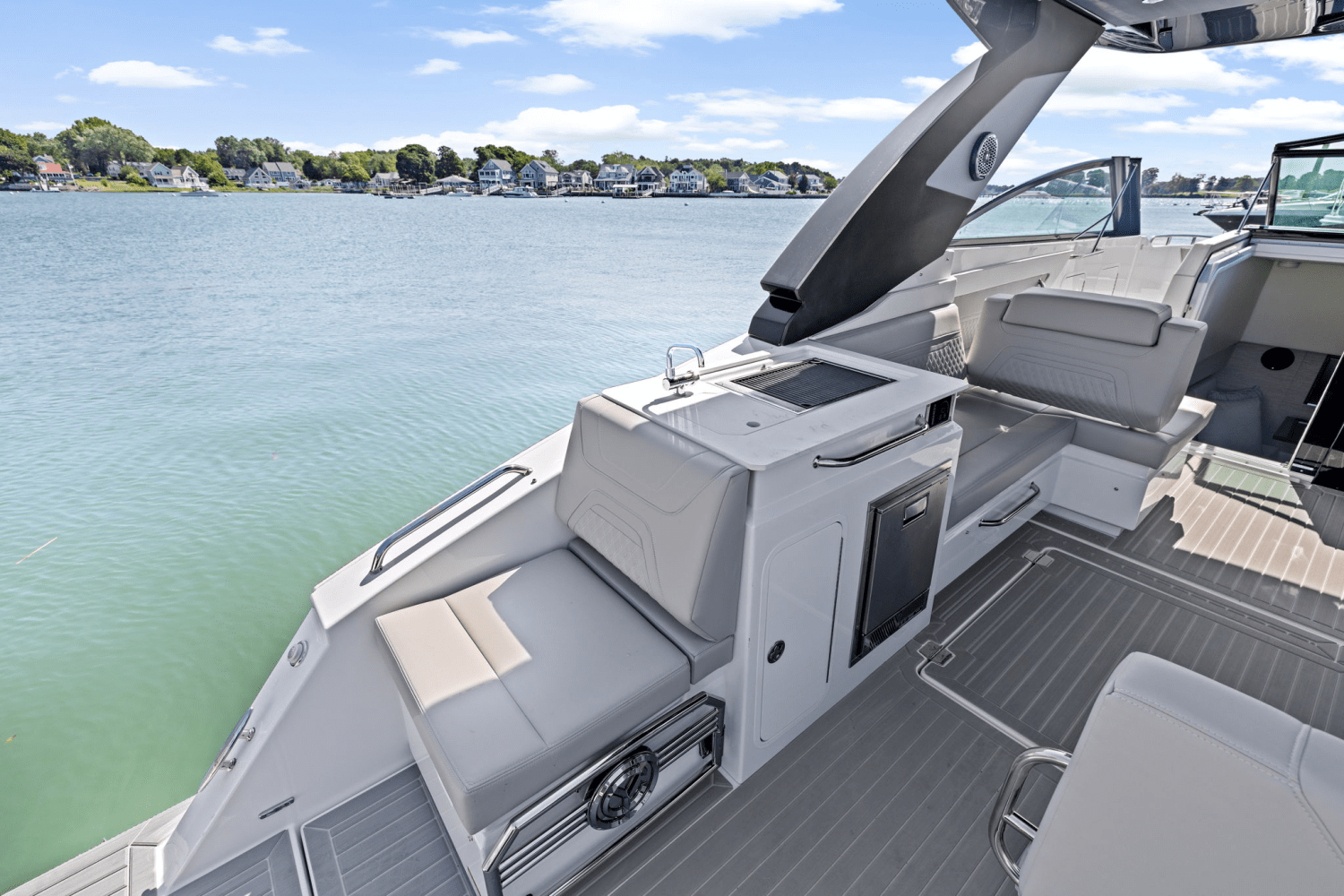 2026 Cruisers Yachts 34 GLS Outboard Image Thumbnail #8