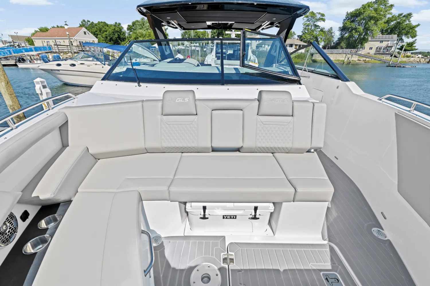 2026 Cruisers Yachts 34 GLS Outboard Image Thumbnail #59