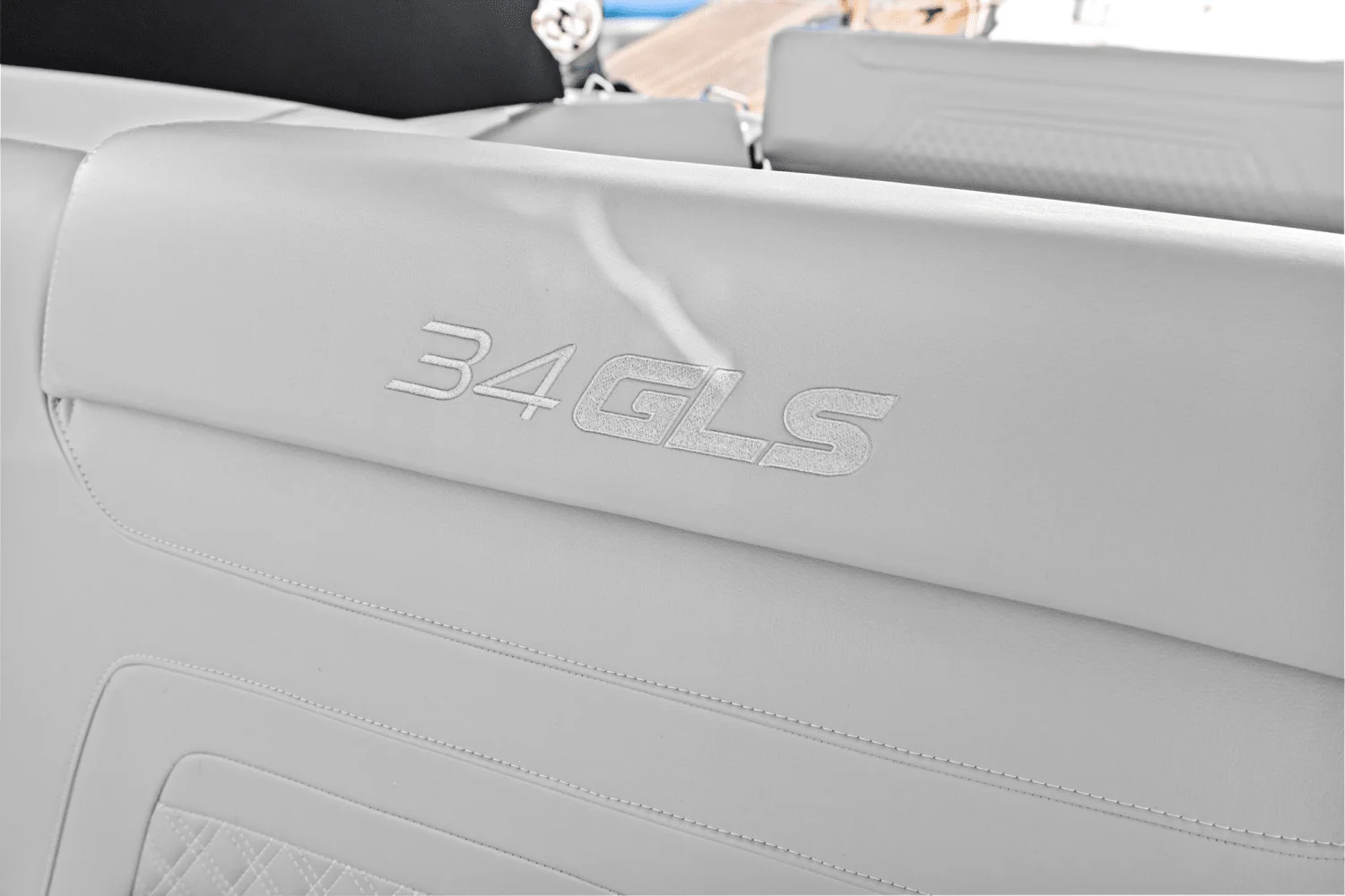 2026 Cruisers Yachts 34 GLS Outboard Image Thumbnail #20