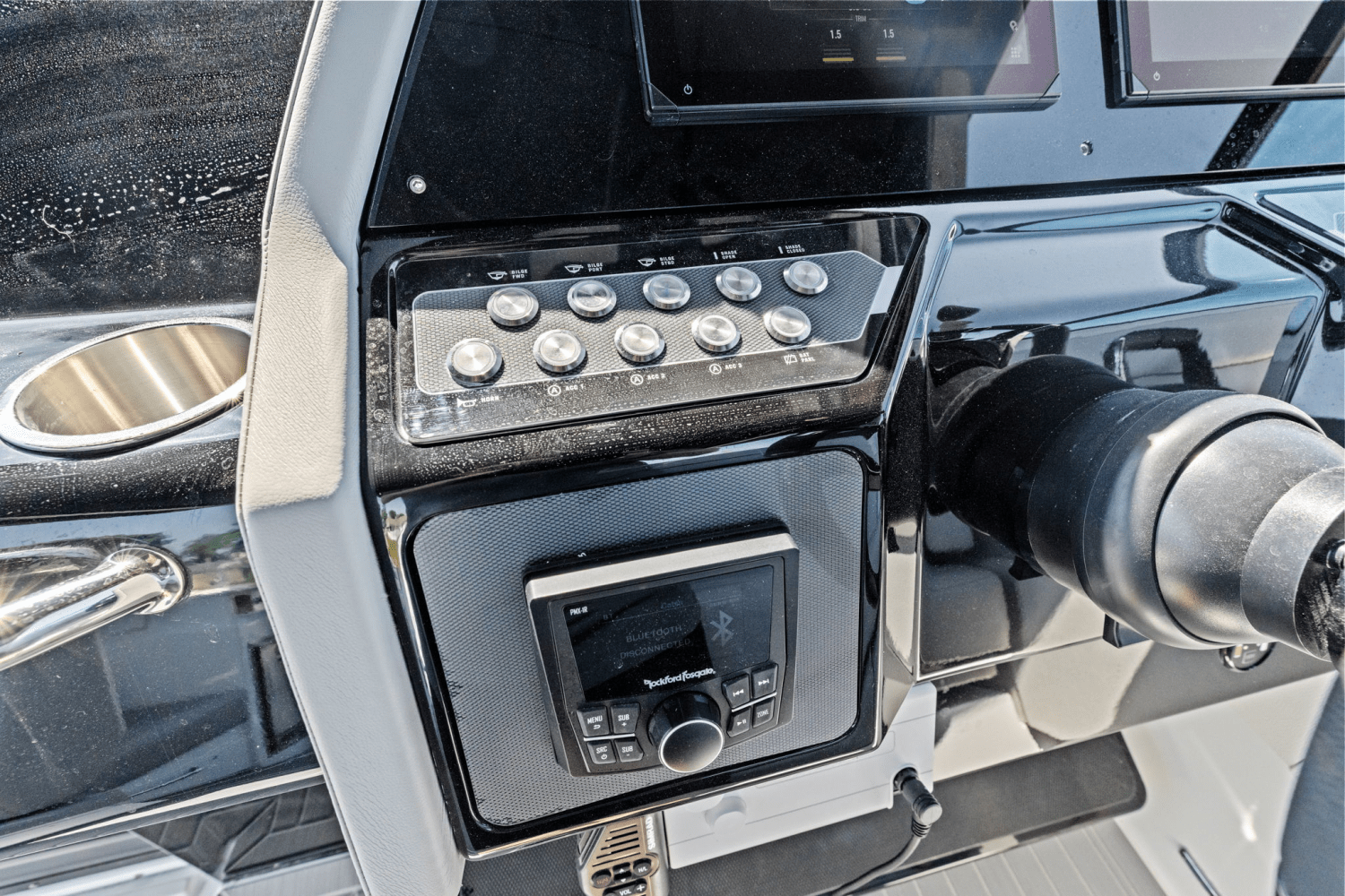 2026 Cruisers Yachts 34 GLS Outboard Image Thumbnail #27