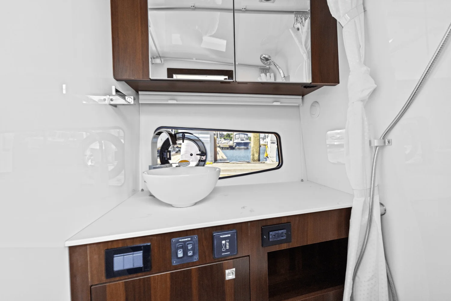 2026 Cruisers Yachts 34 GLS Outboard Image Thumbnail #44