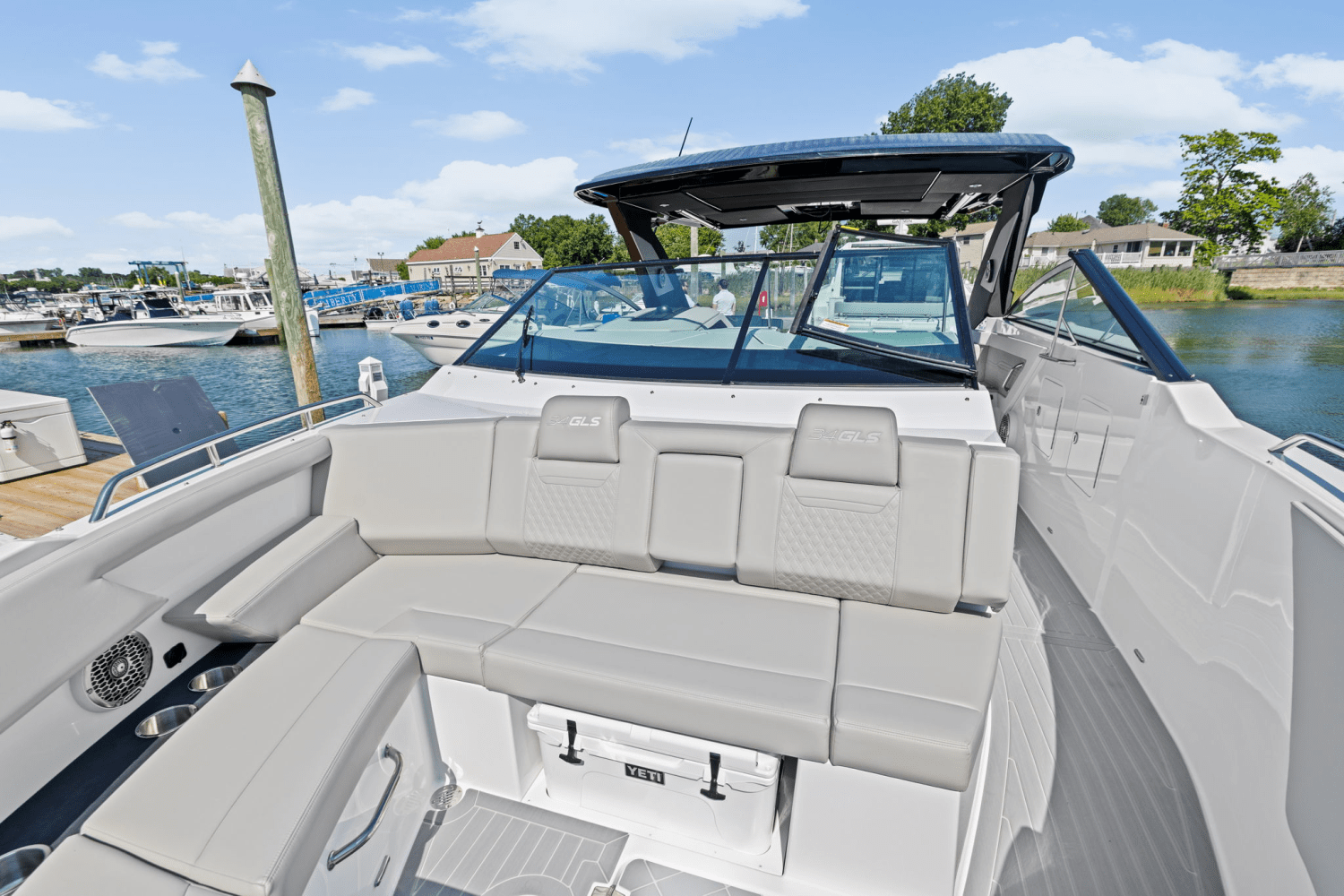 2026 Cruisers Yachts 34 GLS Outboard Image Thumbnail #58