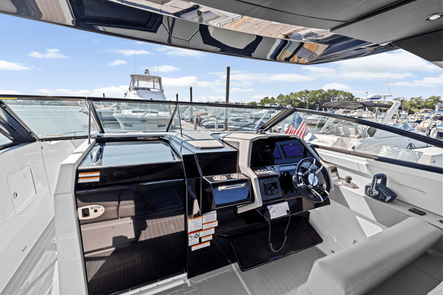 2026 Cruisers Yachts 34 GLS Outboard Image Thumbnail #32