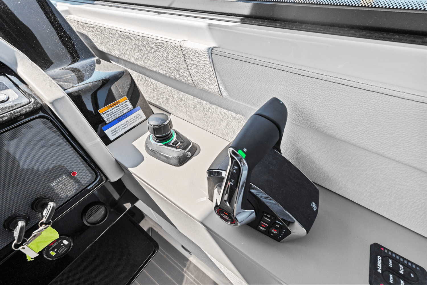 2026 Cruisers Yachts 34 GLS Outboard Image Thumbnail #30