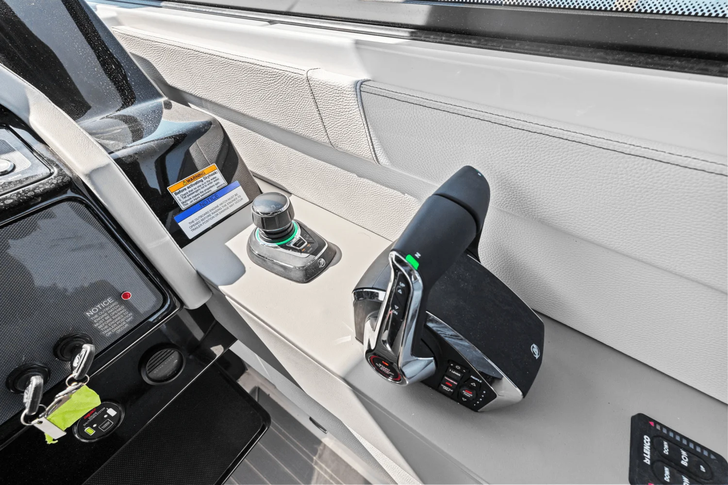 2026 Cruisers Yachts 34 GLS Outboard Image Thumbnail #30