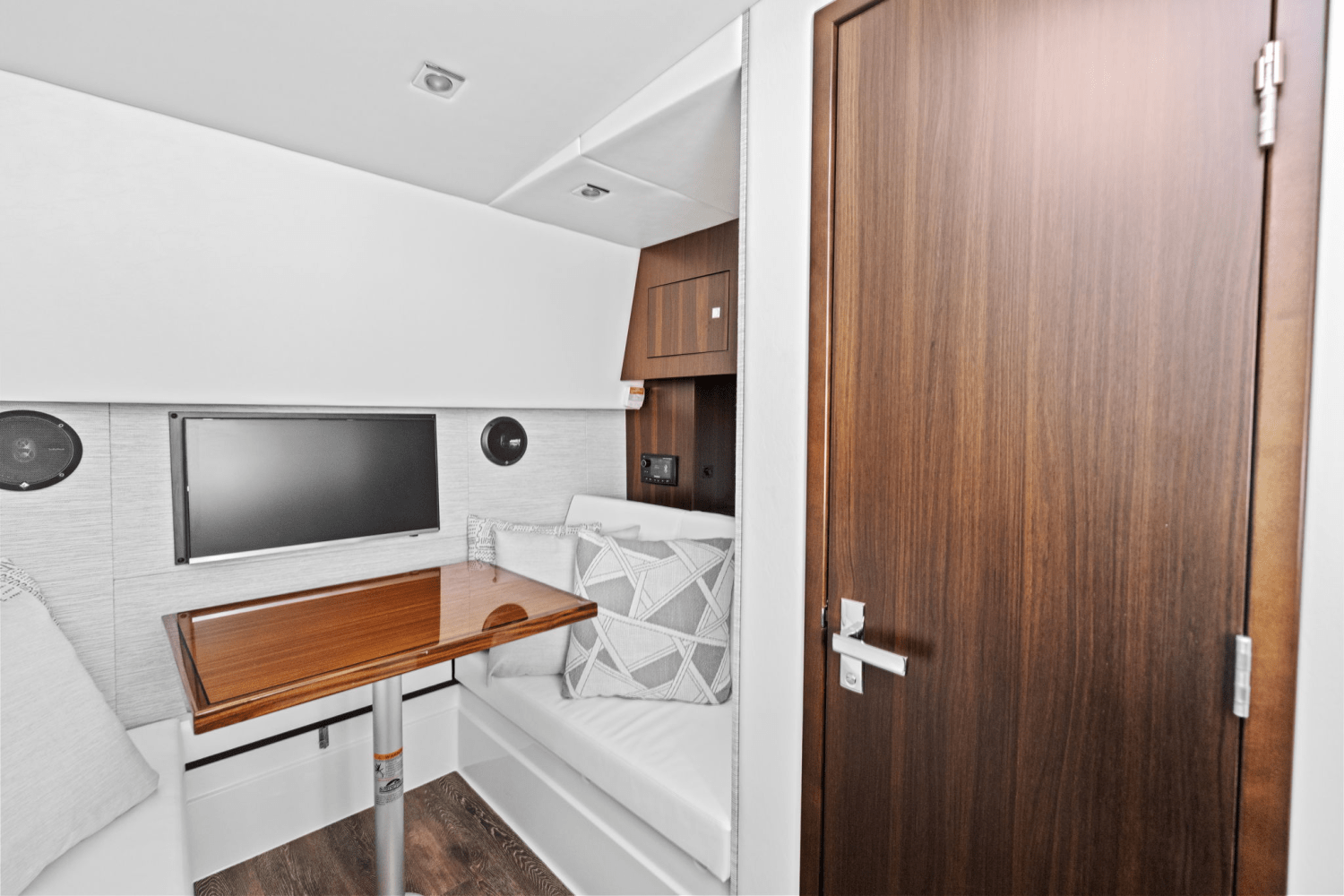 2026 Cruisers Yachts 34 GLS Outboard Image Thumbnail #43