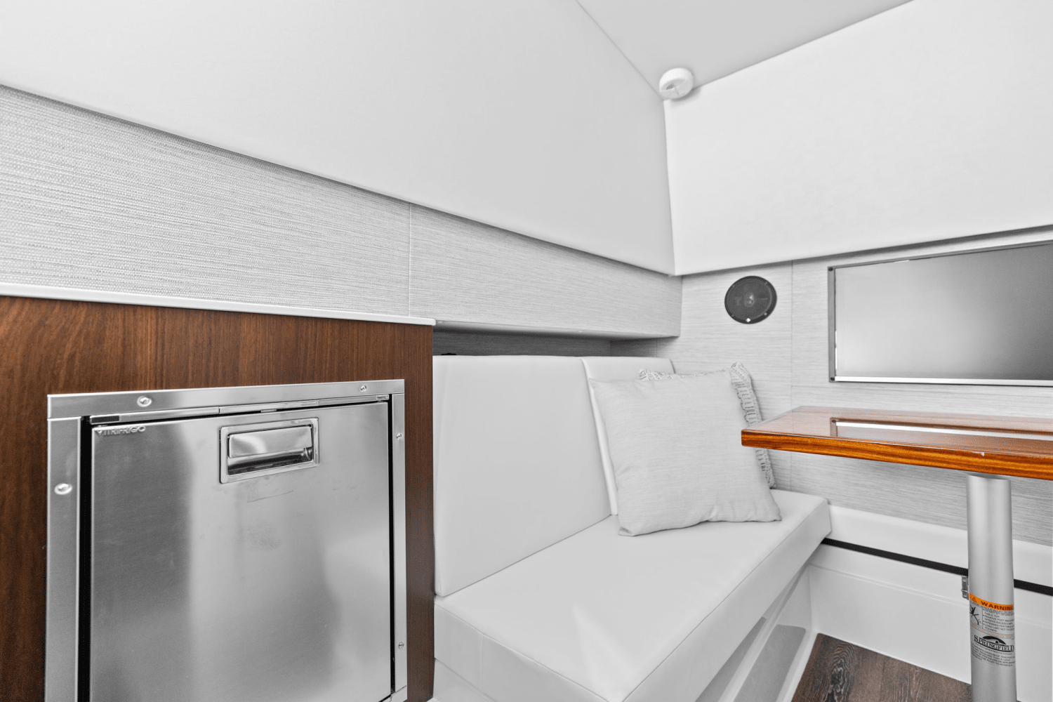 2026 Cruisers Yachts 34 GLS Outboard Image Thumbnail #42