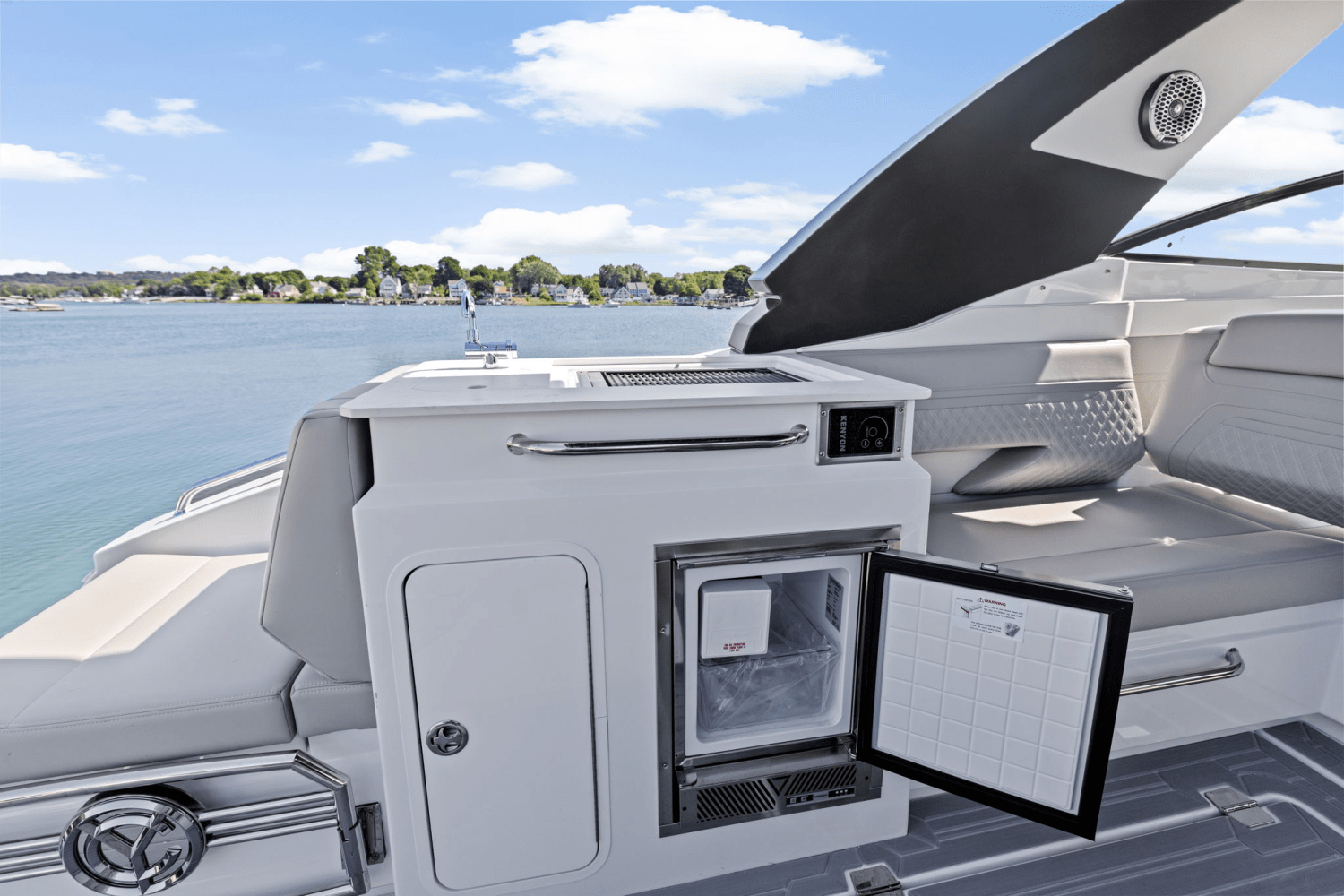 2026 Cruisers Yachts 34 GLS Outboard Image Thumbnail #9