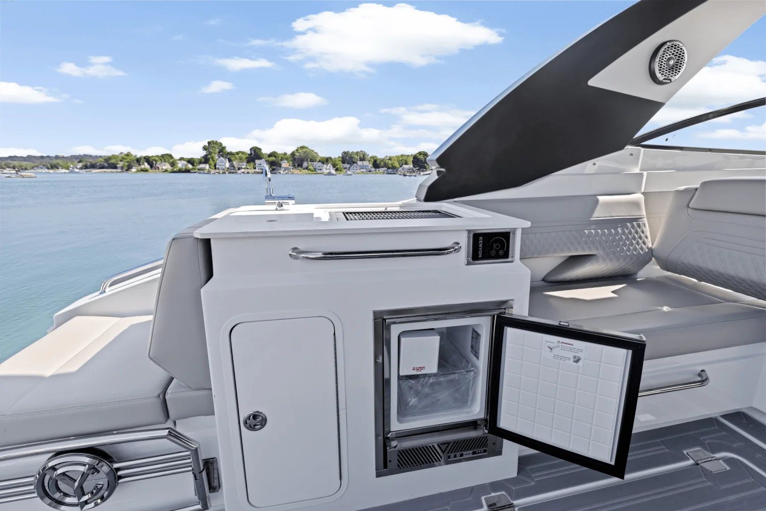 2026 Cruisers Yachts 34 GLS Outboard Image Thumbnail #9