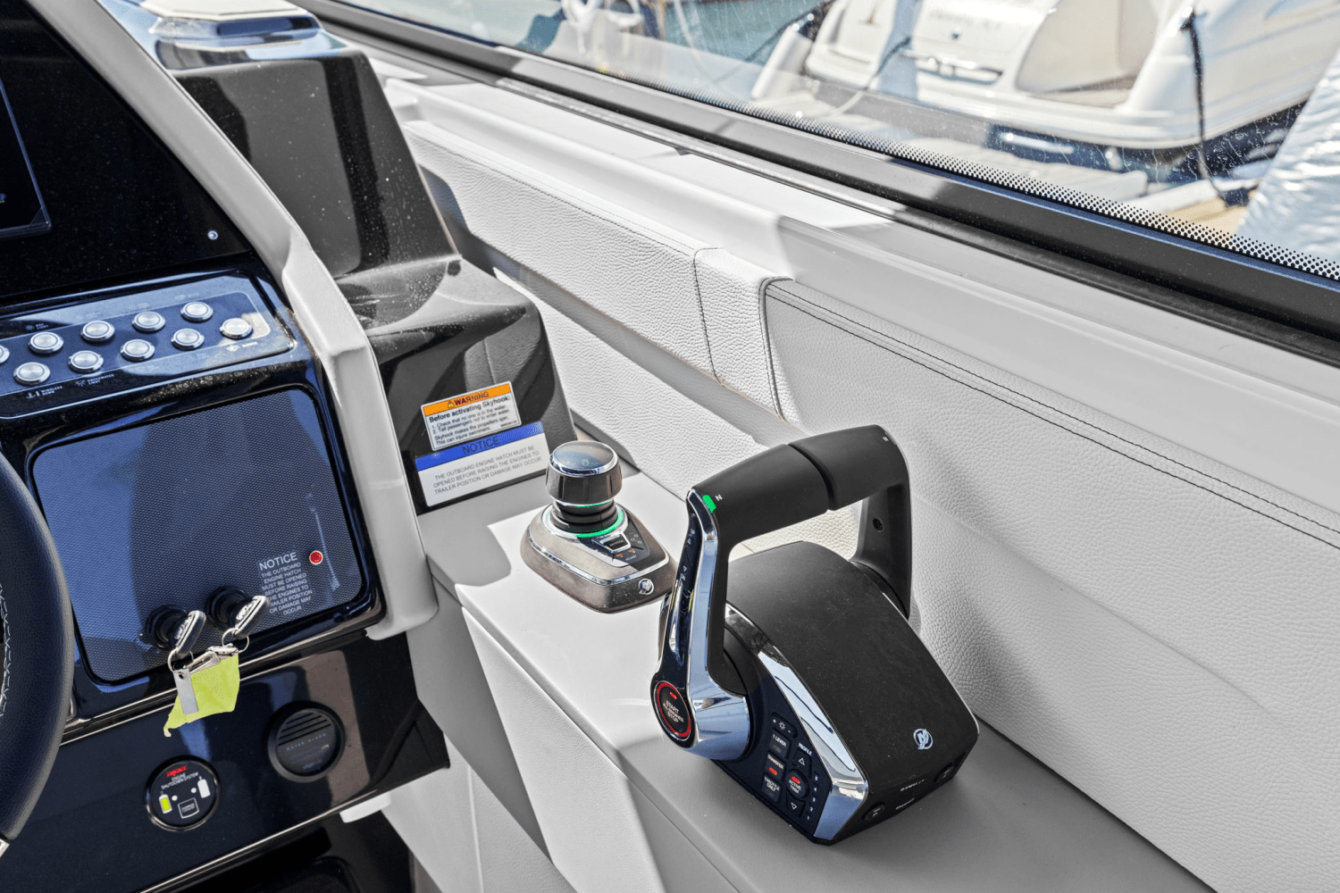 2026 Cruisers Yachts 34 GLS Outboard Image Thumbnail #28