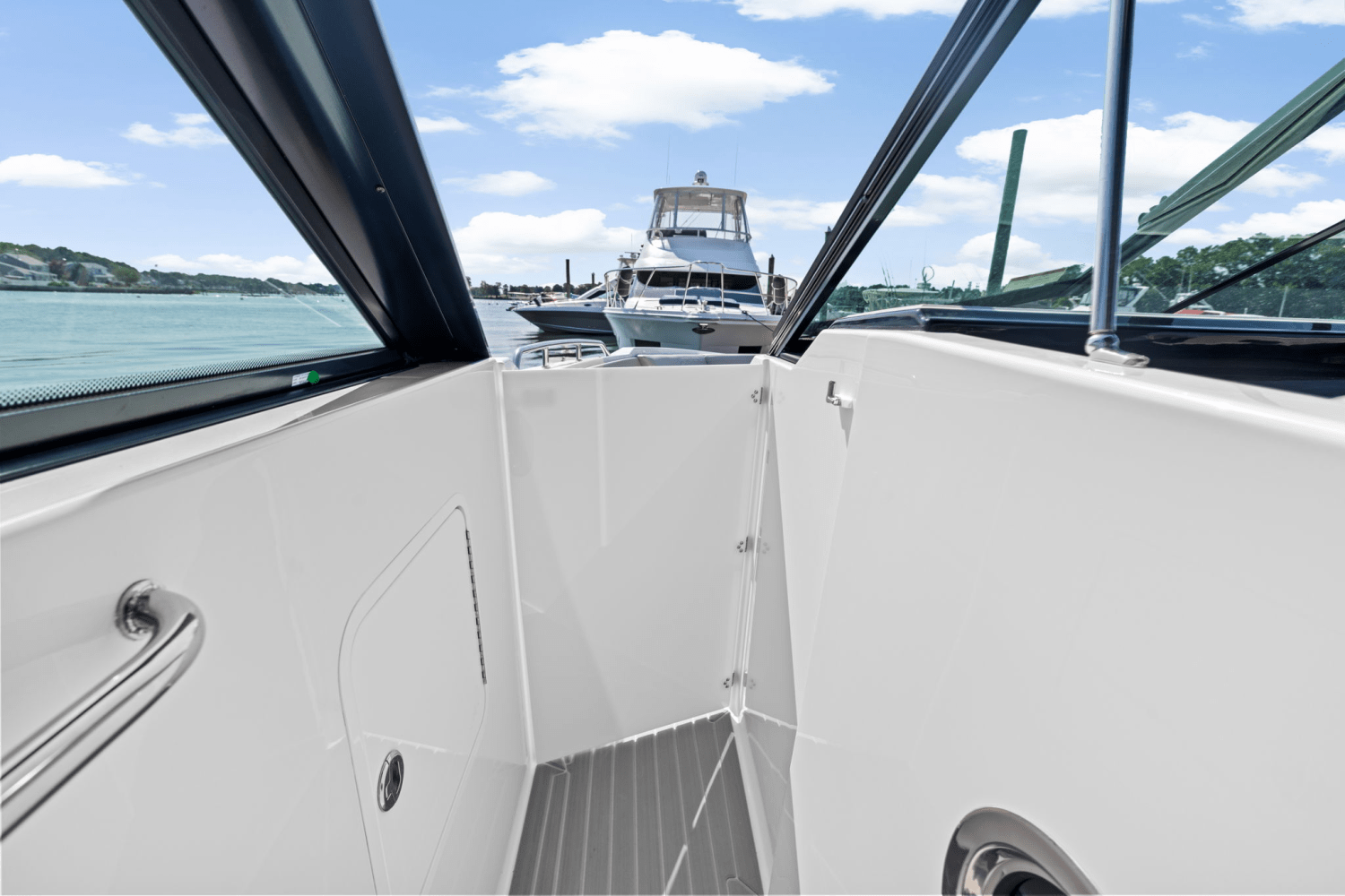 2026 Cruisers Yachts 34 GLS Outboard Image Thumbnail #54