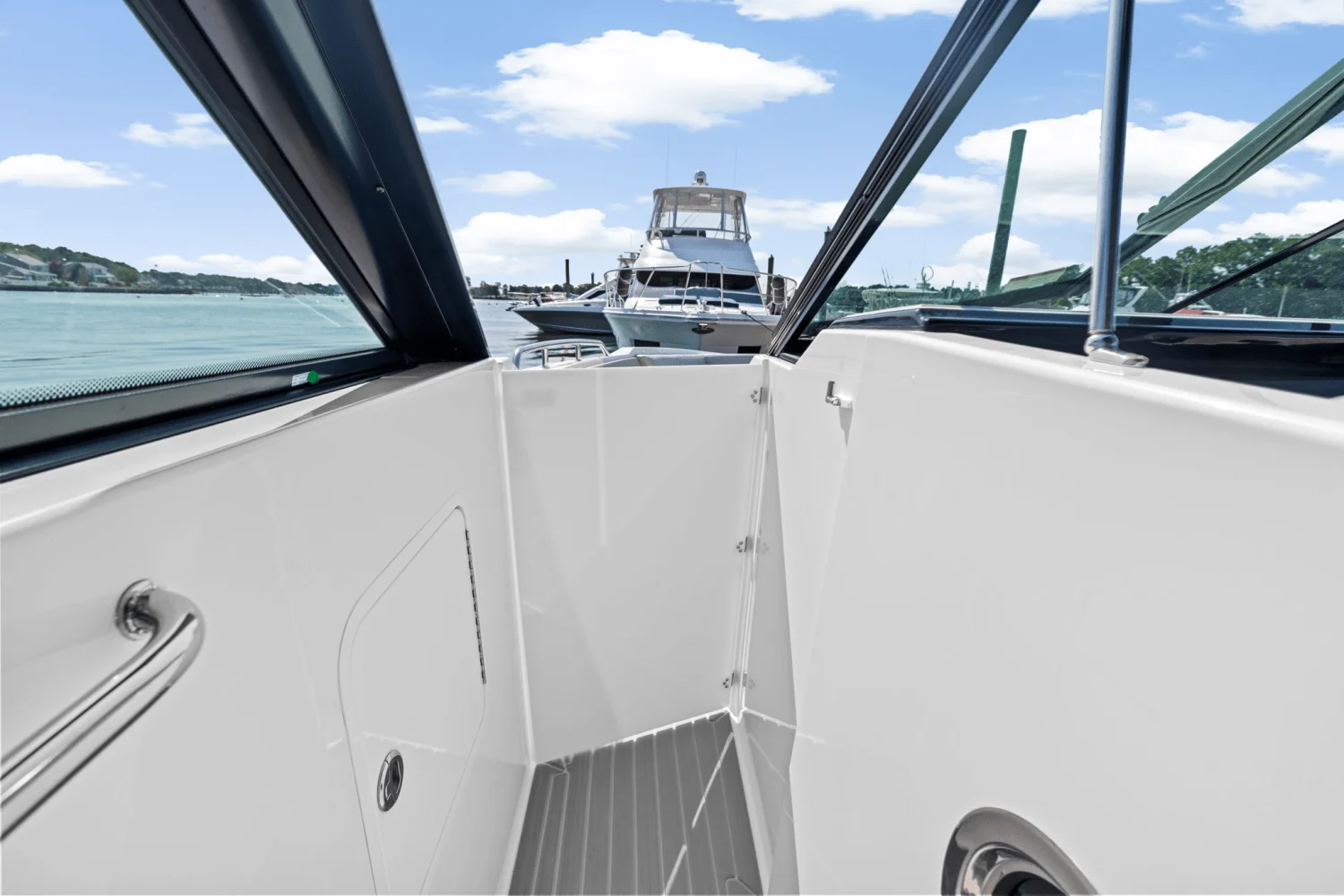 2026 Cruisers Yachts 34 GLS Outboard Image Thumbnail #54