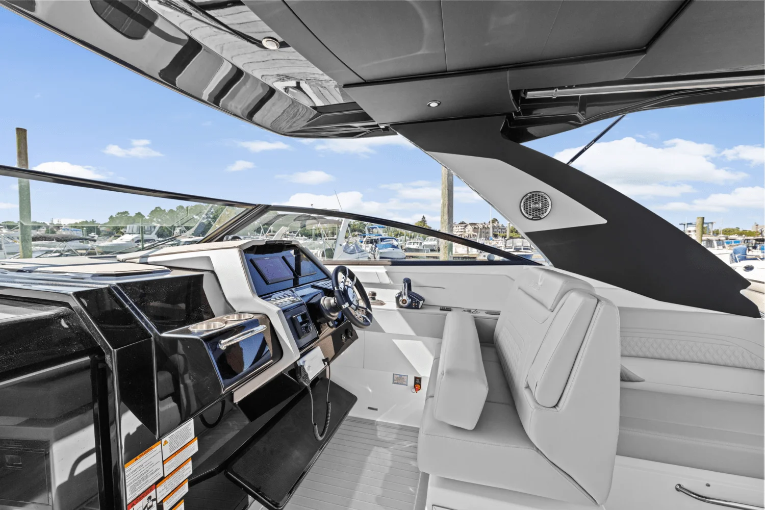 2026 Cruisers Yachts 34 GLS Outboard Image Thumbnail #21