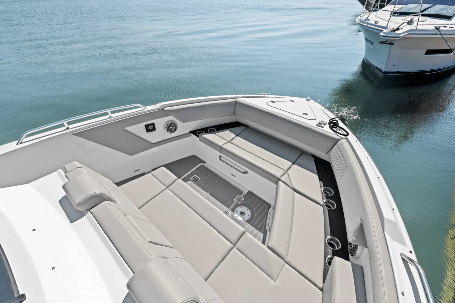 2026 Cruisers Yachts 34 GLS Outboard Image Thumbnail #61