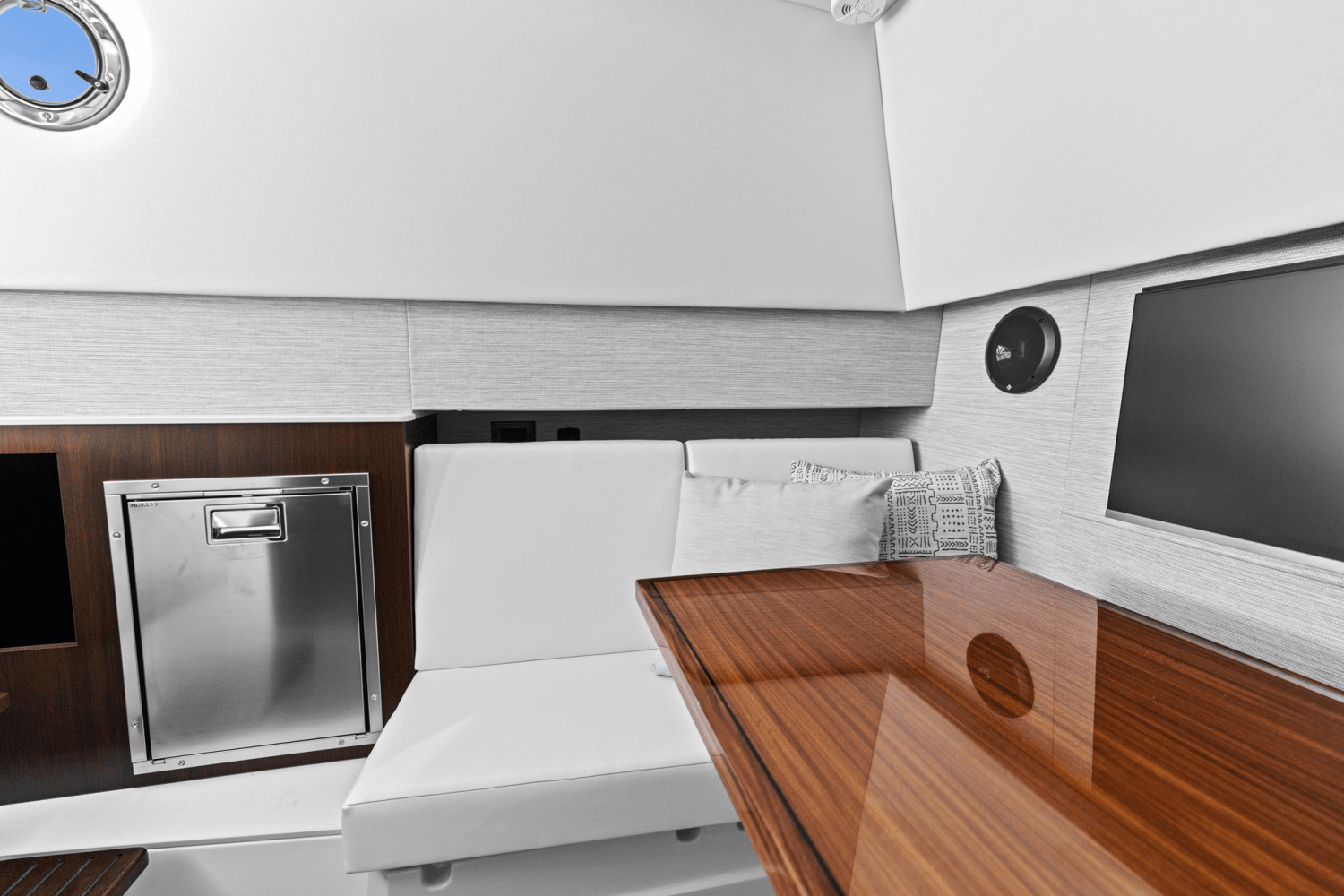 2026 Cruisers Yachts 34 GLS Outboard Image Thumbnail #41