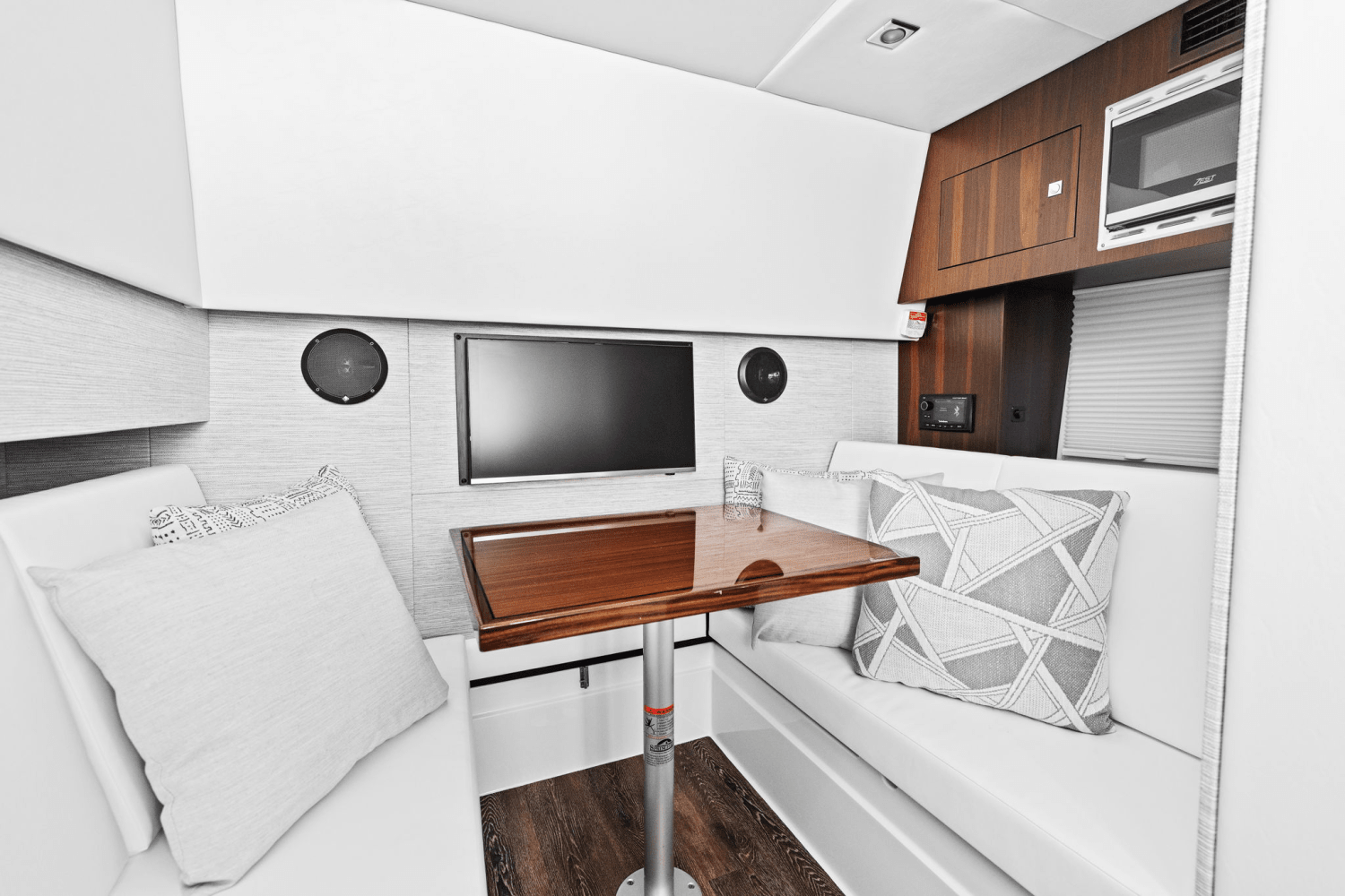 2026 Cruisers Yachts 34 GLS Outboard Image Thumbnail #37