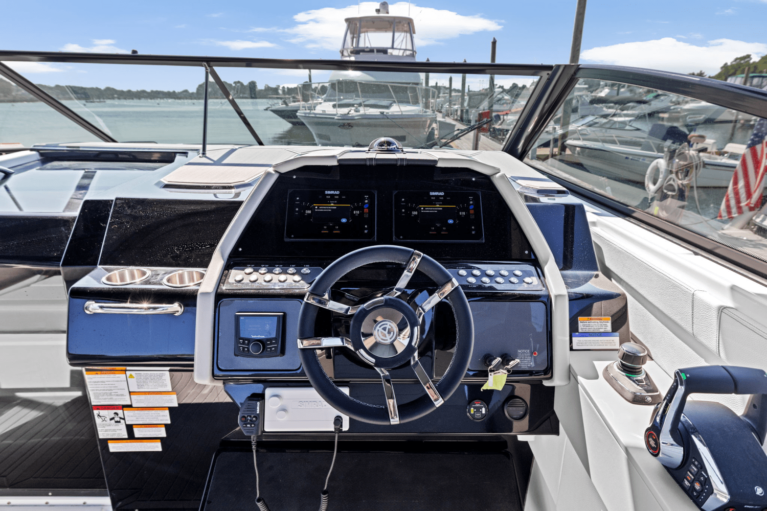 2026 Cruisers Yachts 34 GLS Outboard Image Thumbnail #24