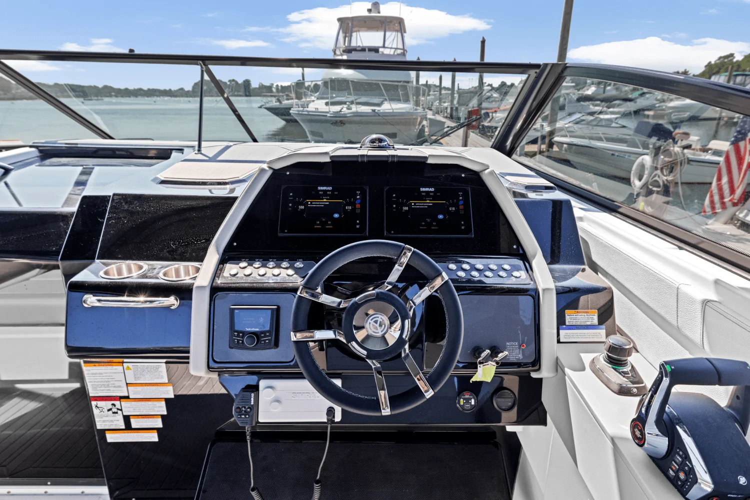 2026 Cruisers Yachts 34 GLS Outboard Image Thumbnail #24