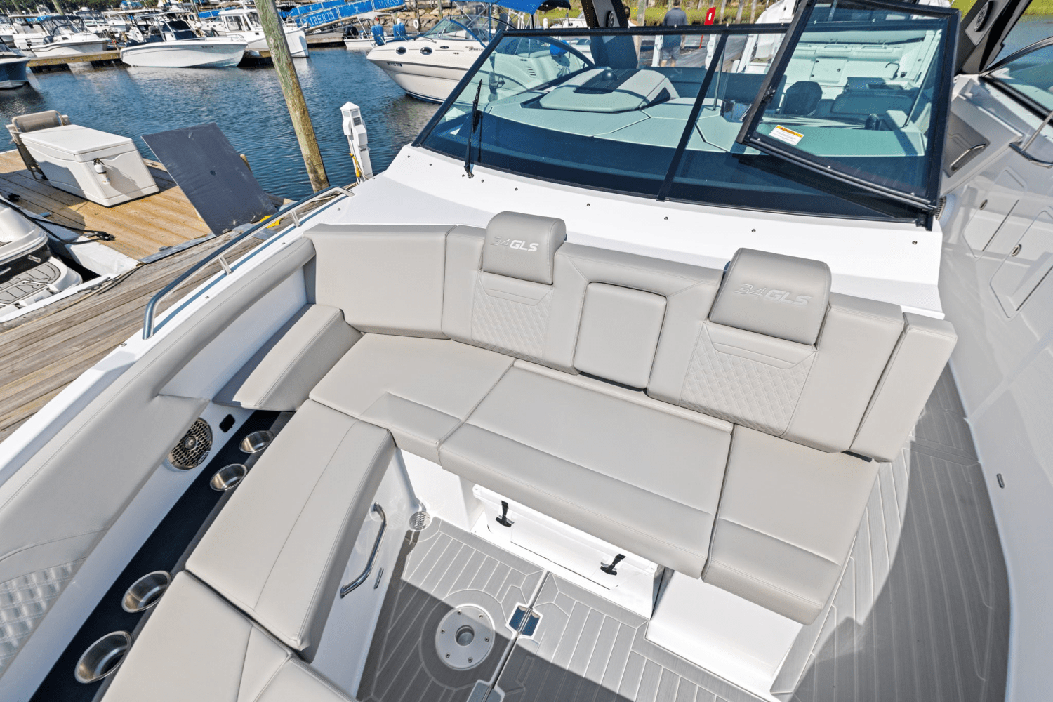 2026 Cruisers Yachts 34 GLS Outboard Image Thumbnail #57