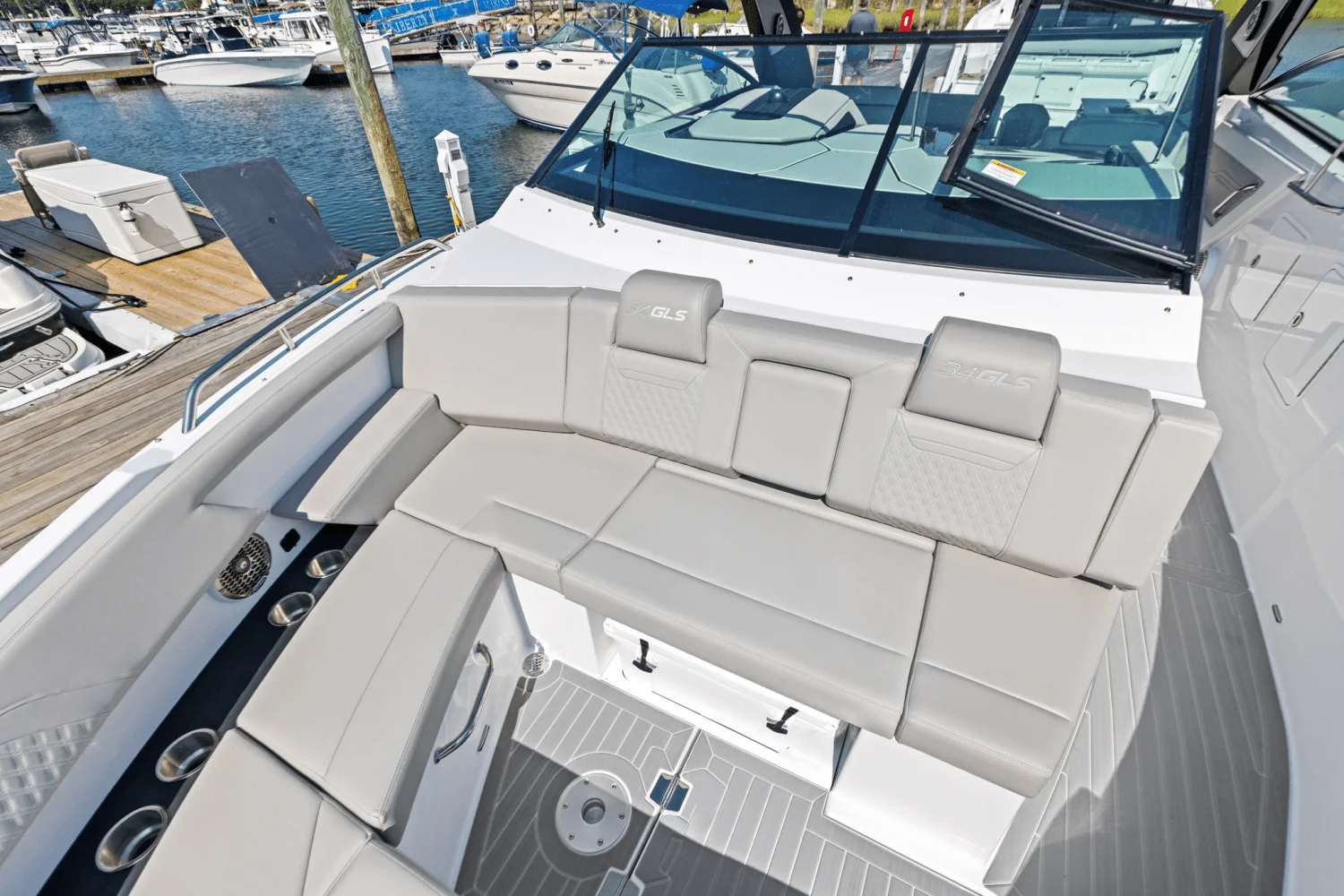 2026 Cruisers Yachts 34 GLS Outboard Image Thumbnail #57