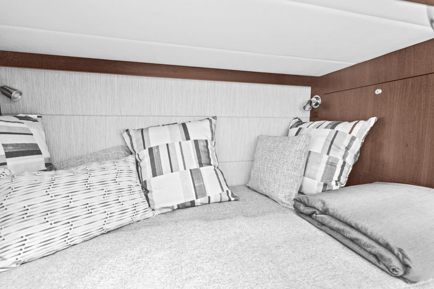 2026 Cruisers Yachts 34 GLS Outboard Image Thumbnail #49