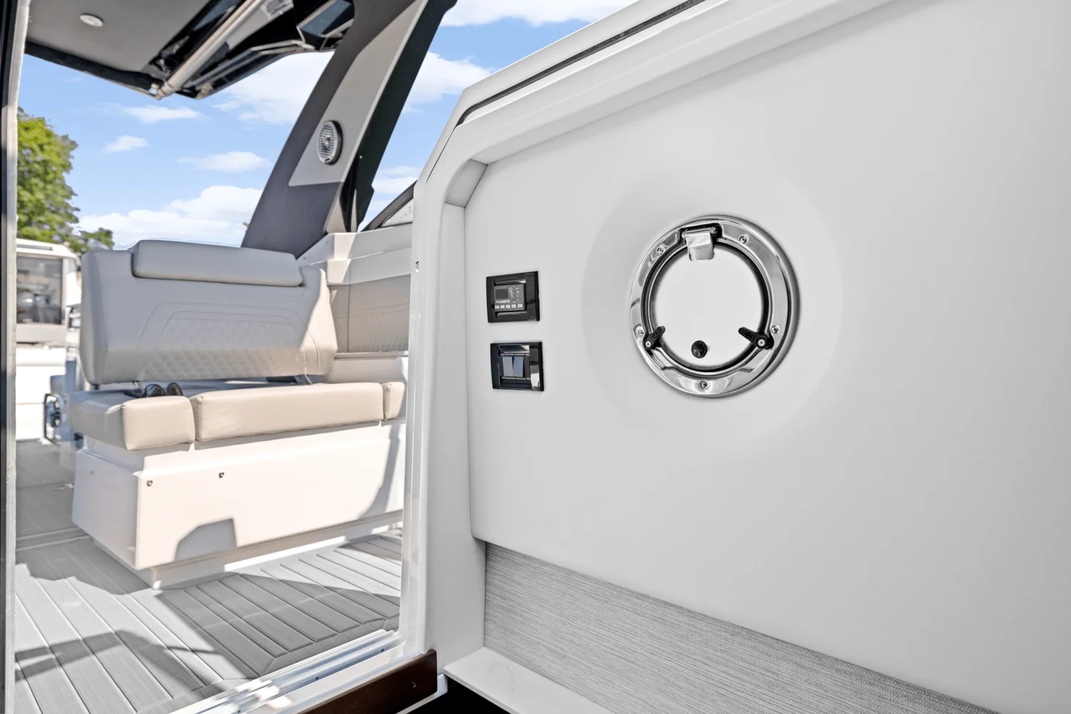 2026 Cruisers Yachts 34 GLS Outboard Image Thumbnail #35