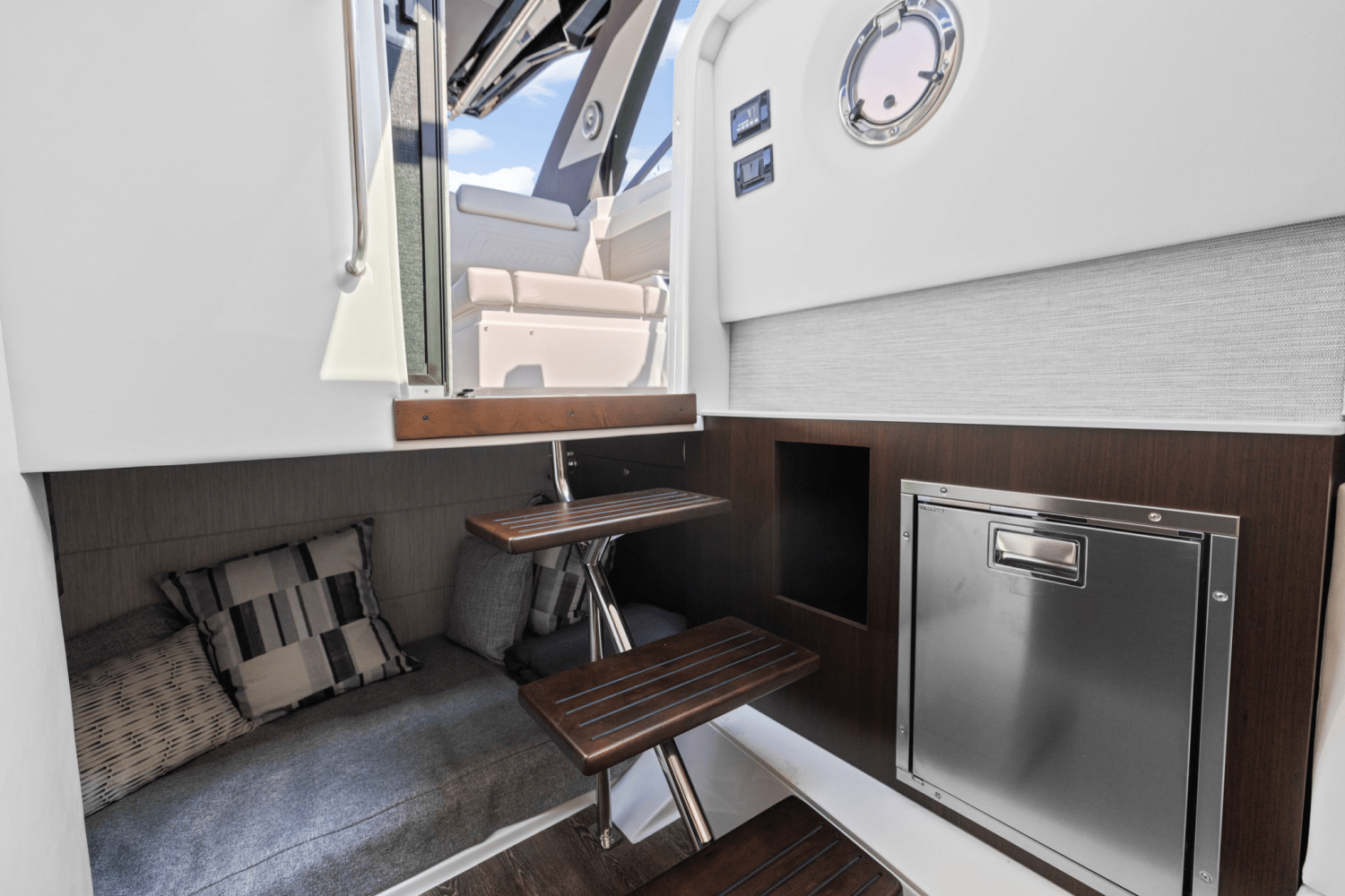 2026 Cruisers Yachts 34 GLS Outboard Image Thumbnail #48