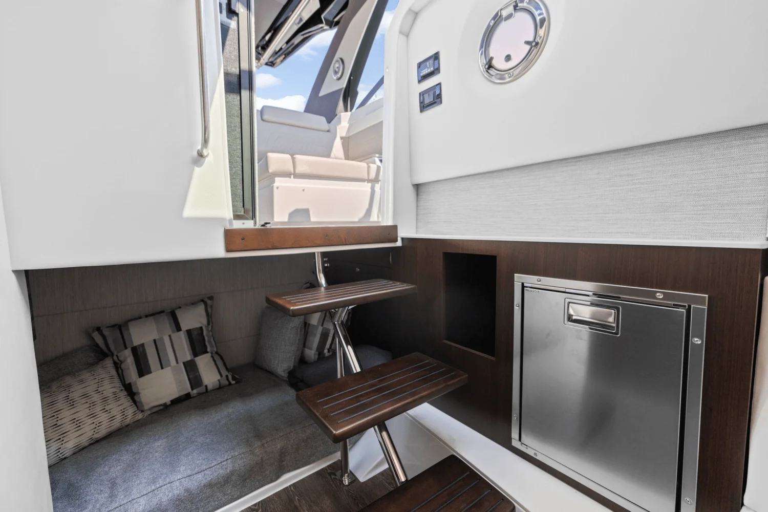 2026 Cruisers Yachts 34 GLS Outboard Image Thumbnail #48