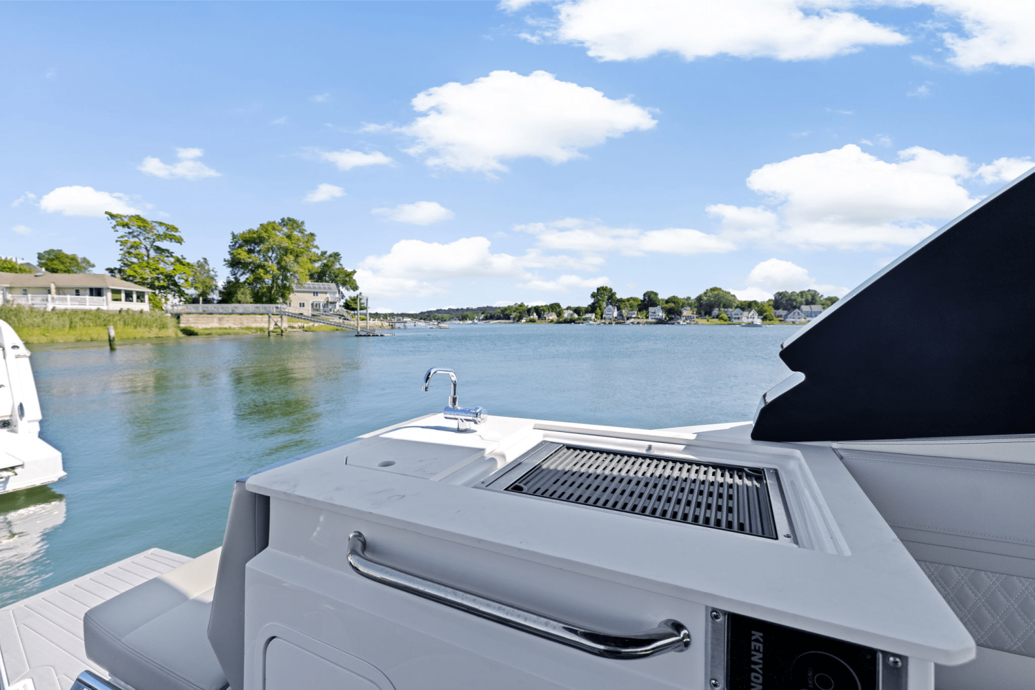 2026 Cruisers Yachts 34 GLS Outboard Image Thumbnail #11