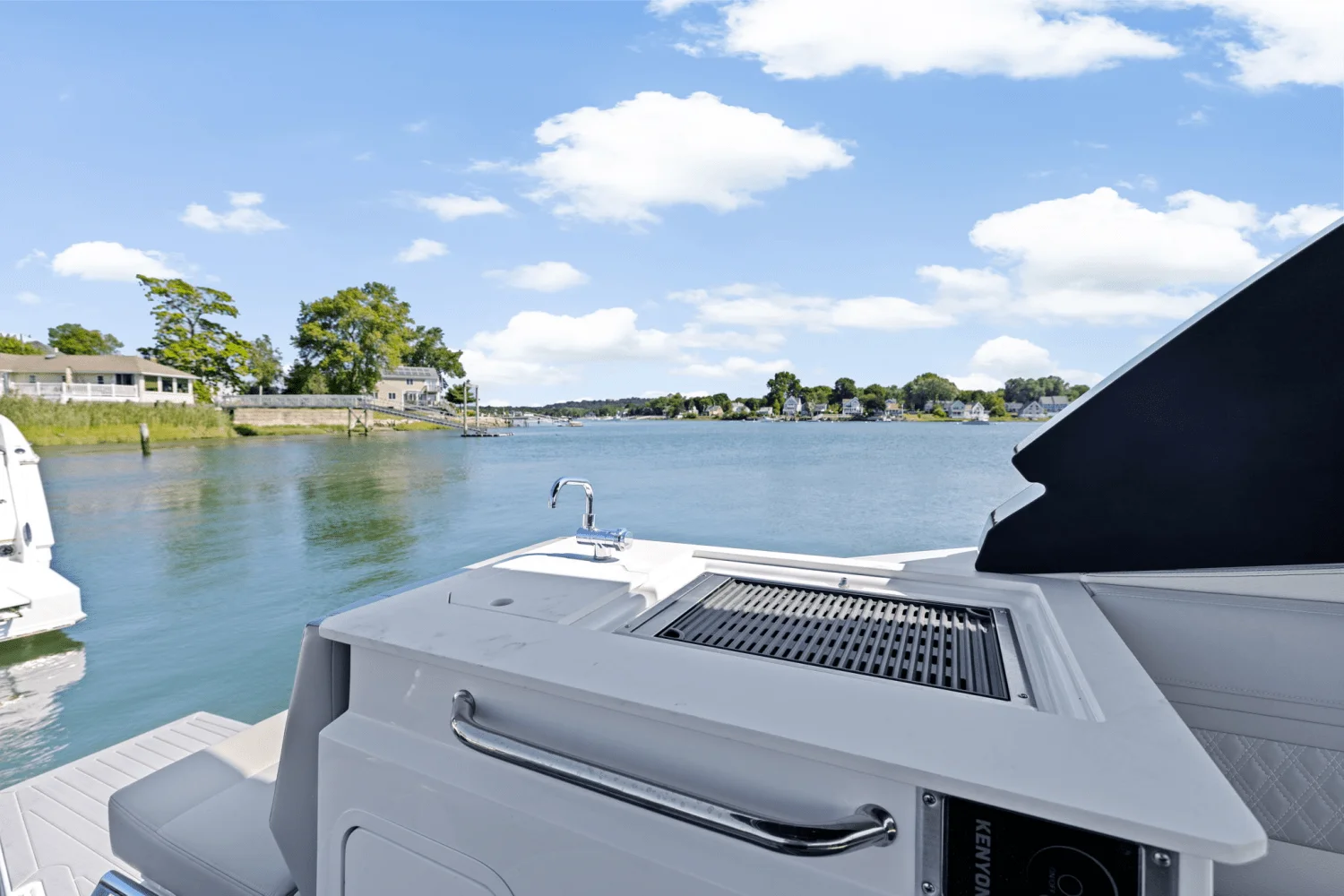 2026 Cruisers Yachts 34 GLS Outboard Image Thumbnail #11