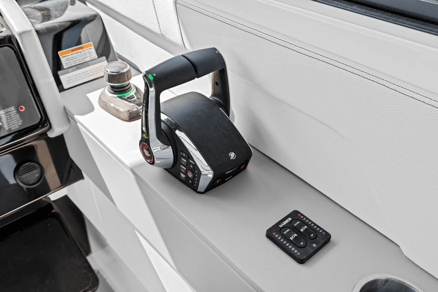 2026 Cruisers Yachts 34 GLS Outboard Image Thumbnail #29