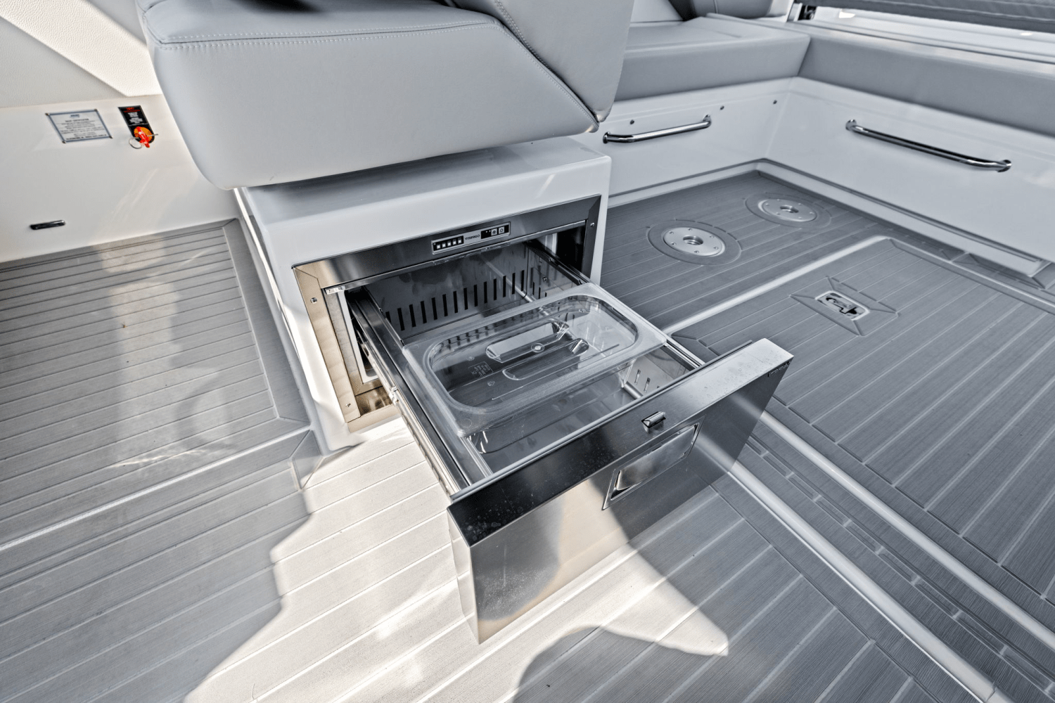 2026 Cruisers Yachts 34 GLS Outboard Image Thumbnail #18