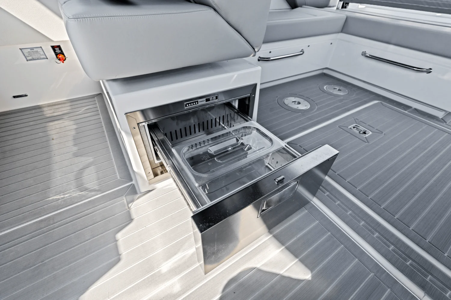 2026 Cruisers Yachts 34 GLS Outboard Image Thumbnail #18