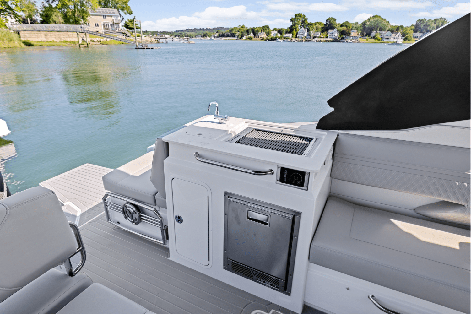 2026 Cruisers Yachts 34 GLS Outboard Image Thumbnail #10