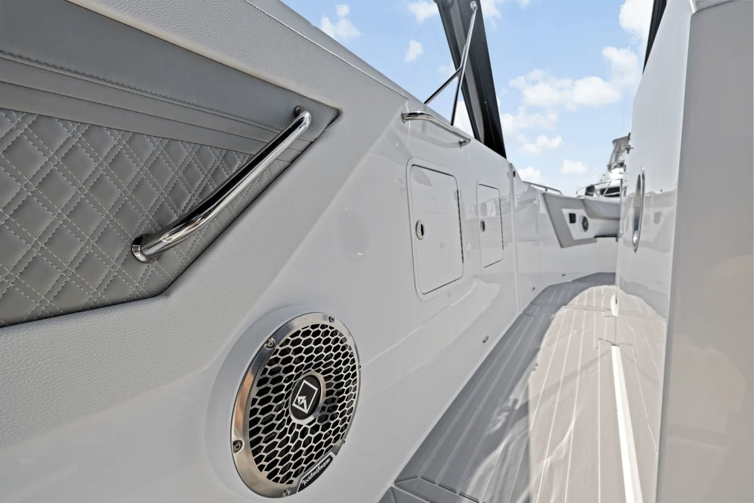 2026 Cruisers Yachts 34 GLS Outboard Image Thumbnail #55