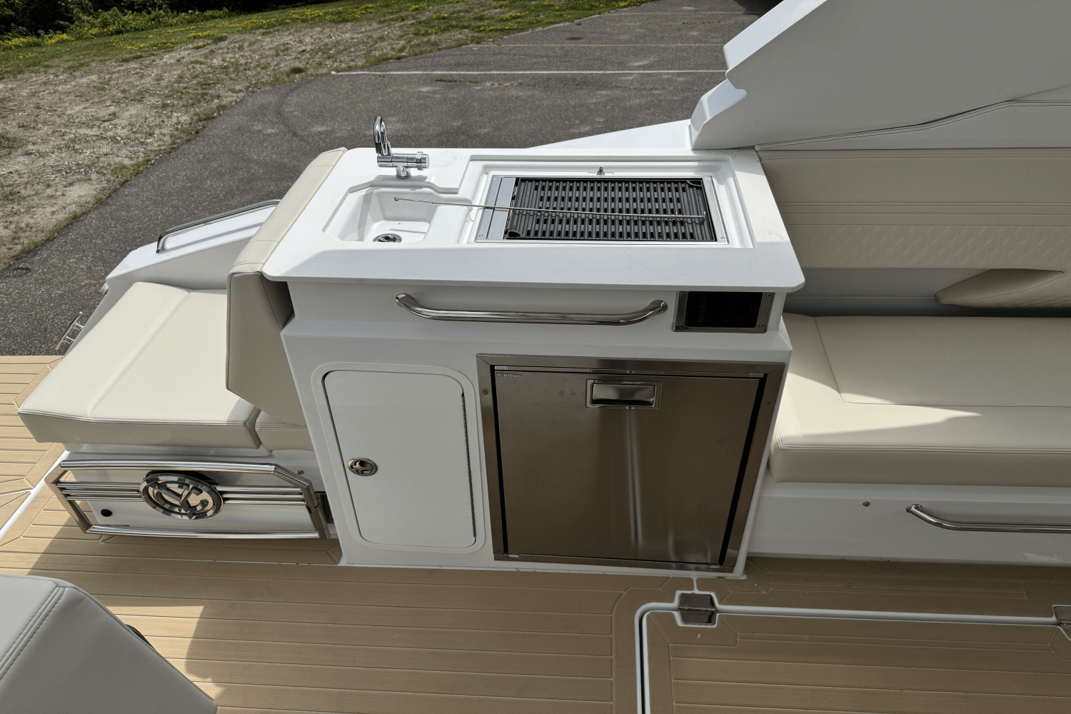 2026 Cruisers Yachts 34 GLS Image Thumbnail #12