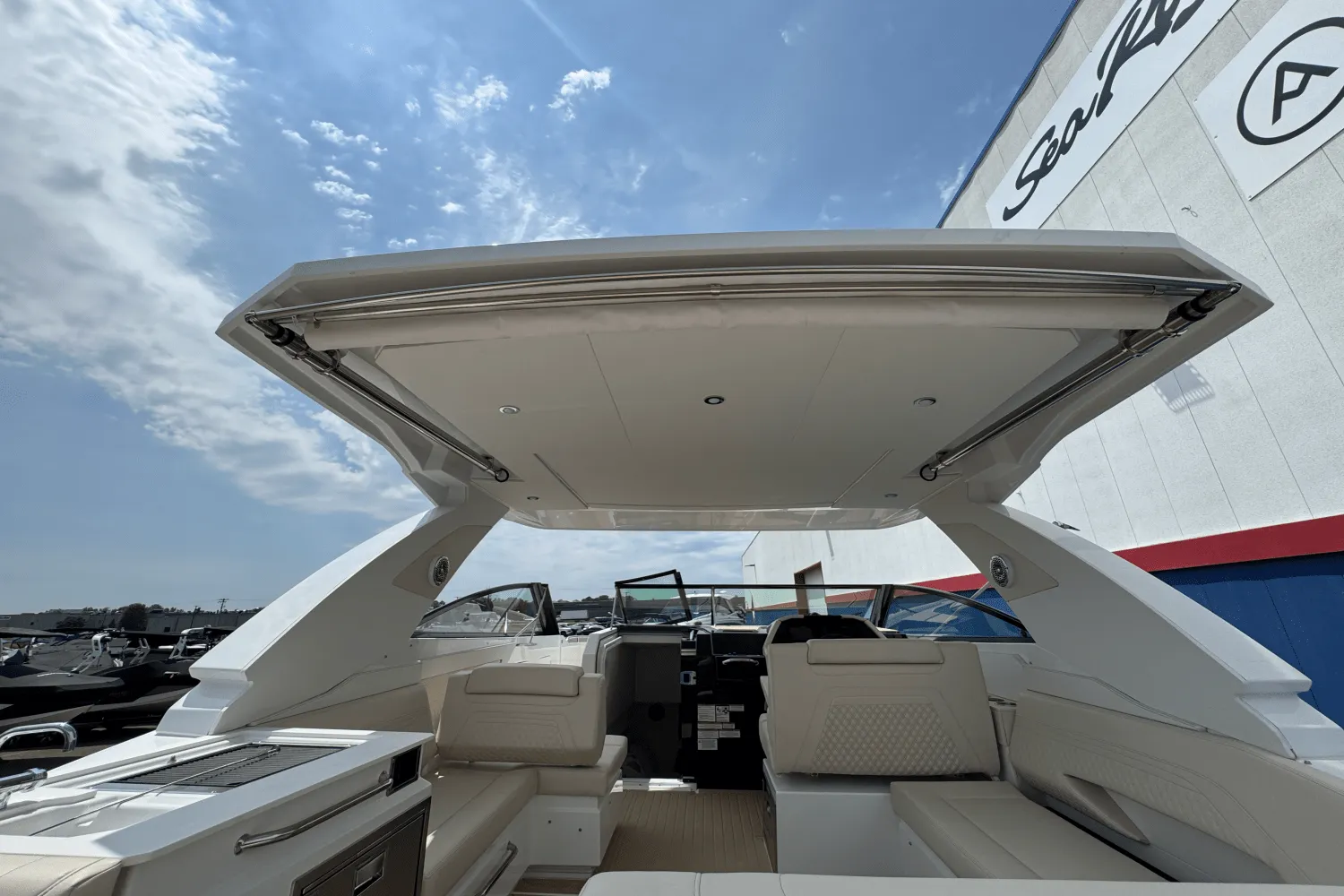 2026 Cruisers Yachts 34 GLS Image Thumbnail #11