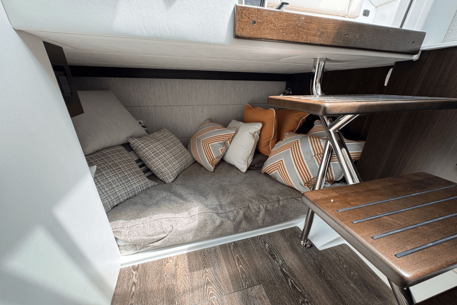 2026 Cruisers Yachts 34 GLS Image Thumbnail #49