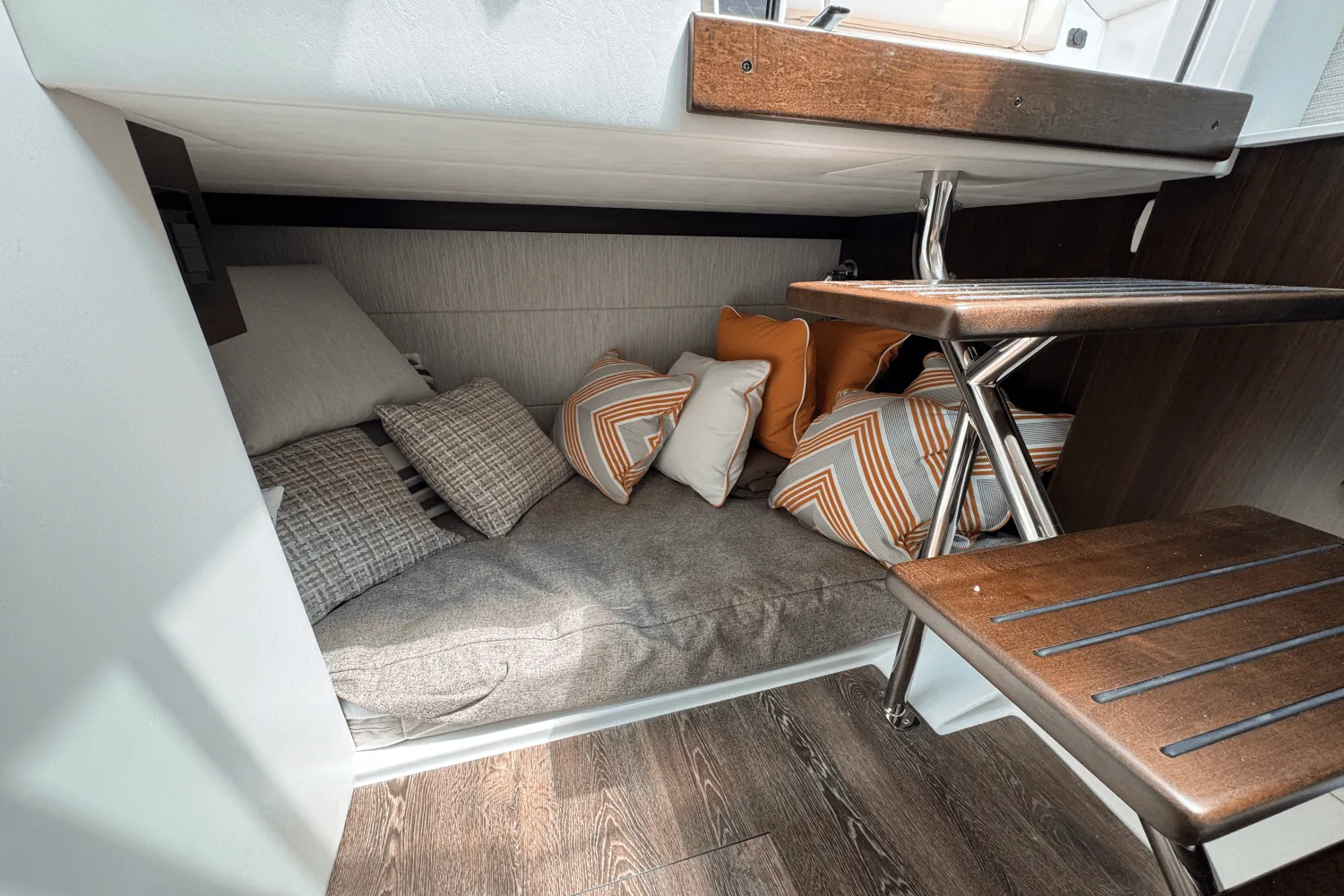 2026 Cruisers Yachts 34 GLS Image Thumbnail #49