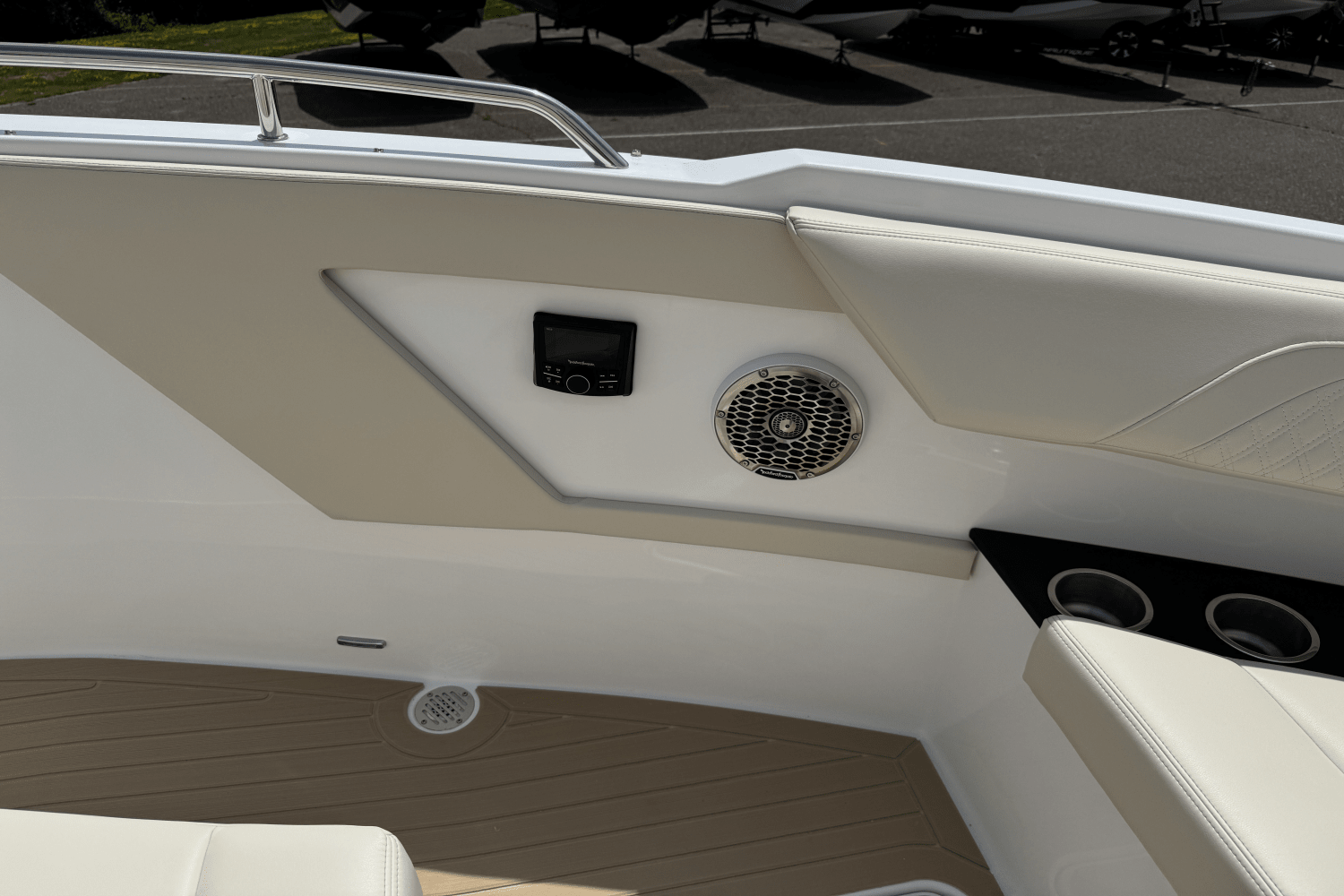 2026 Cruisers Yachts 34 GLS Image Thumbnail #59