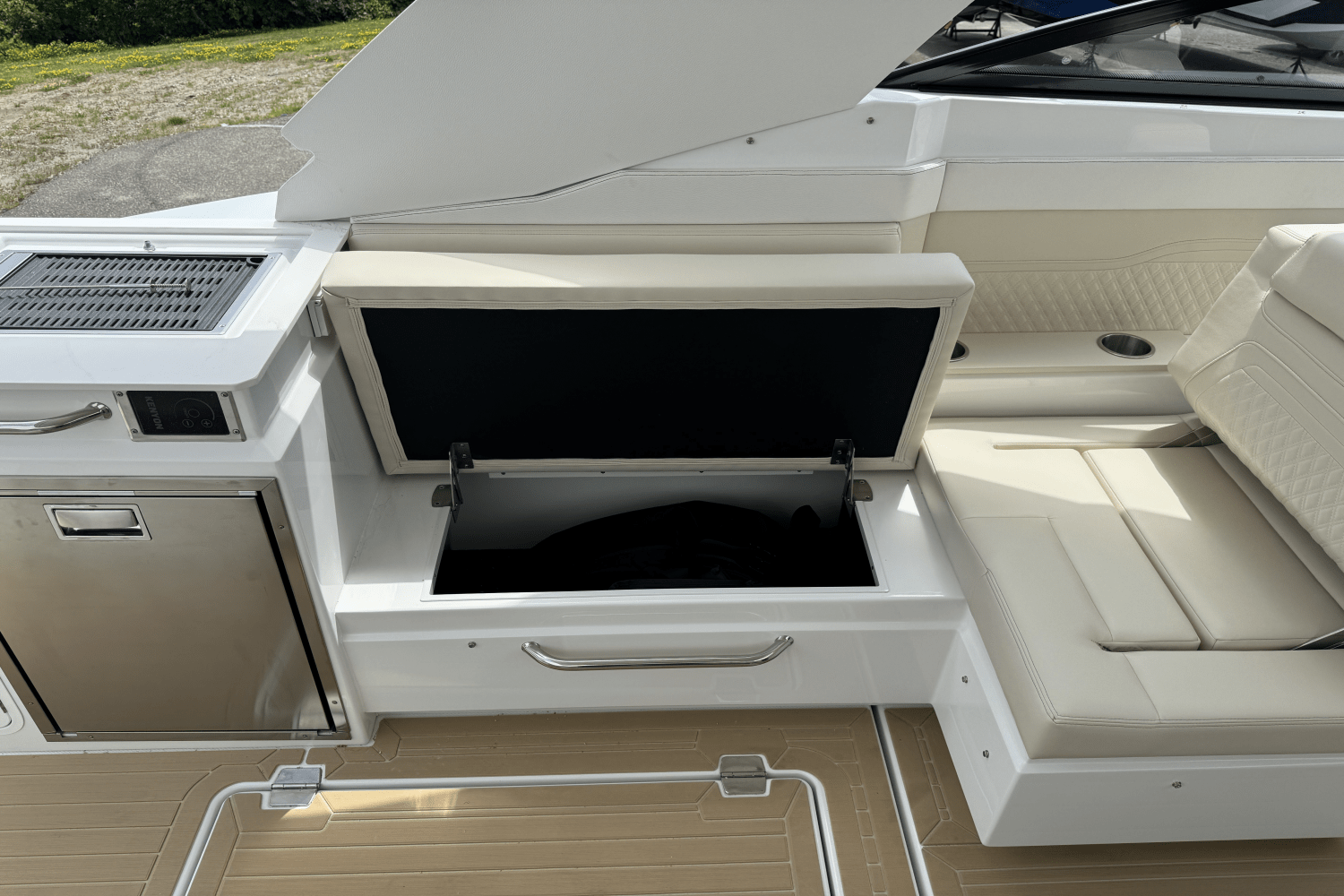 2026 Cruisers Yachts 34 GLS Image Thumbnail #19