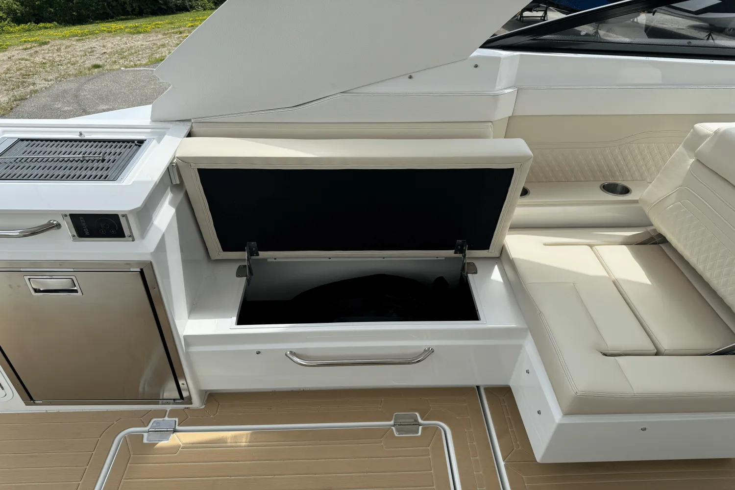 2026 Cruisers Yachts 34 GLS Image Thumbnail #19