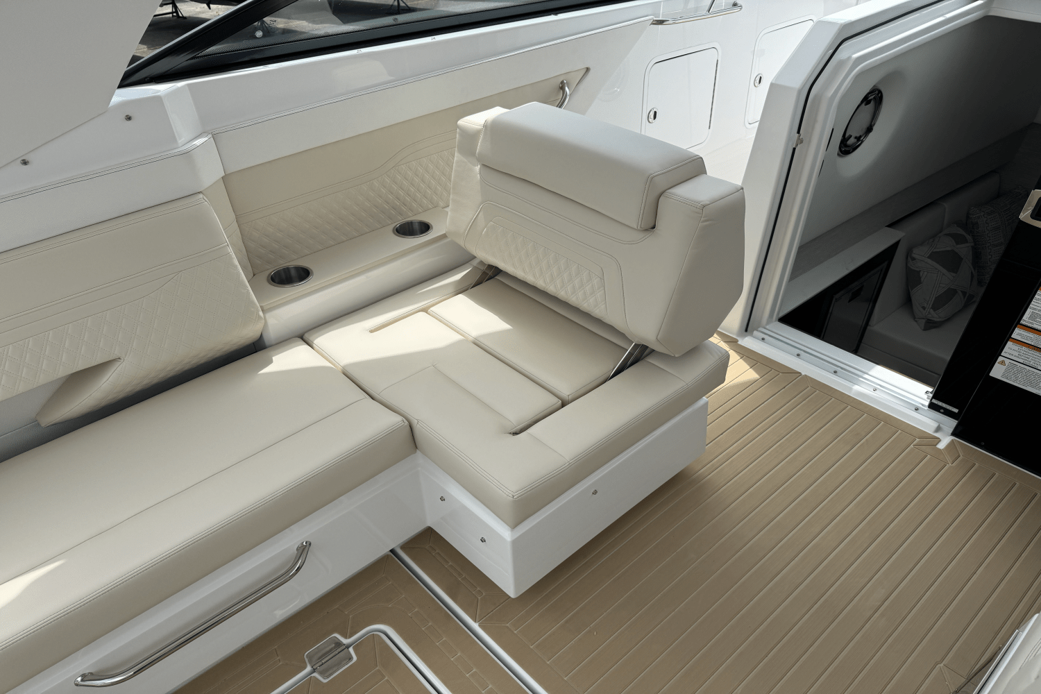 2026 Cruisers Yachts 34 GLS Image Thumbnail #26