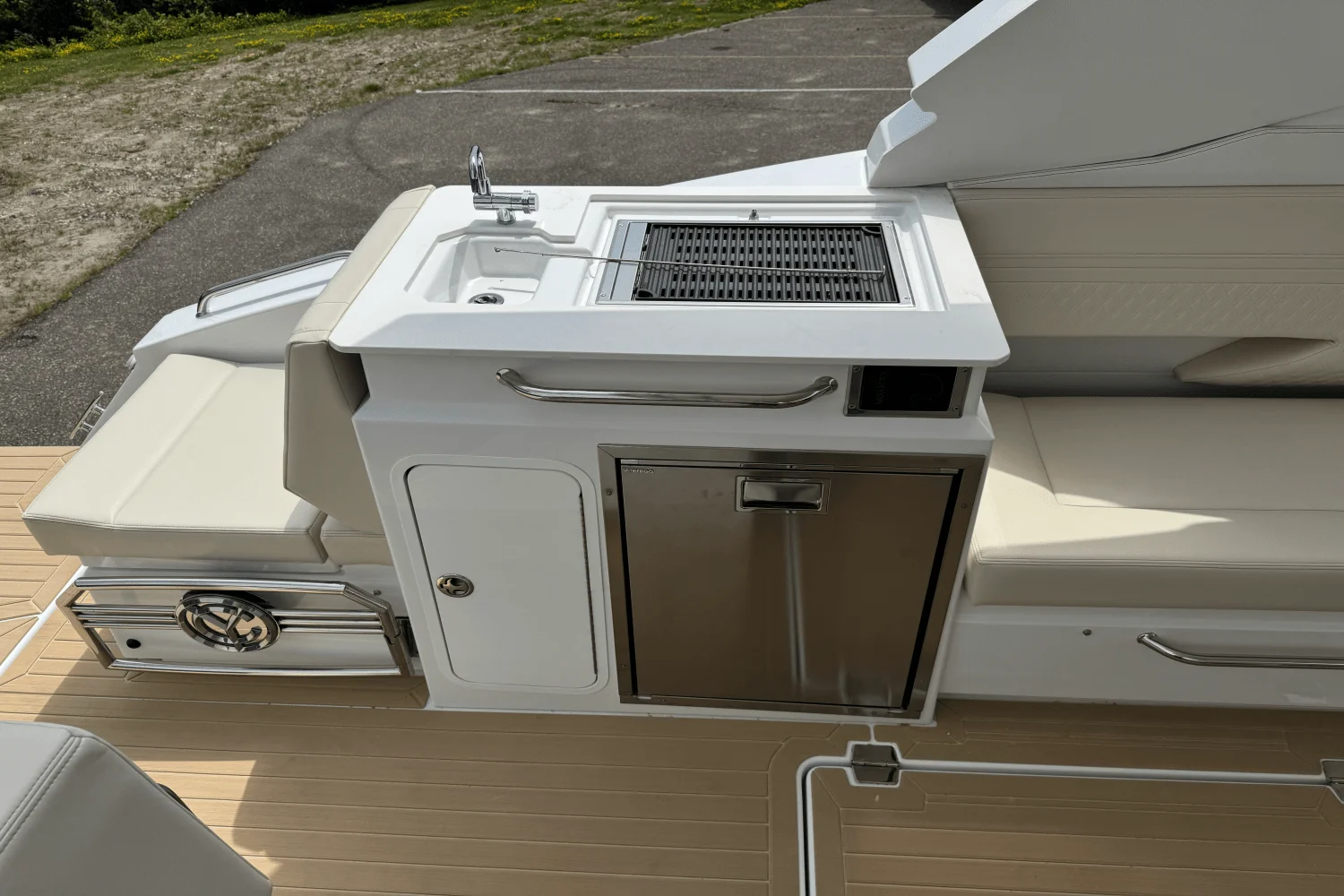 2026 Cruisers Yachts 34 GLS Image Thumbnail #12