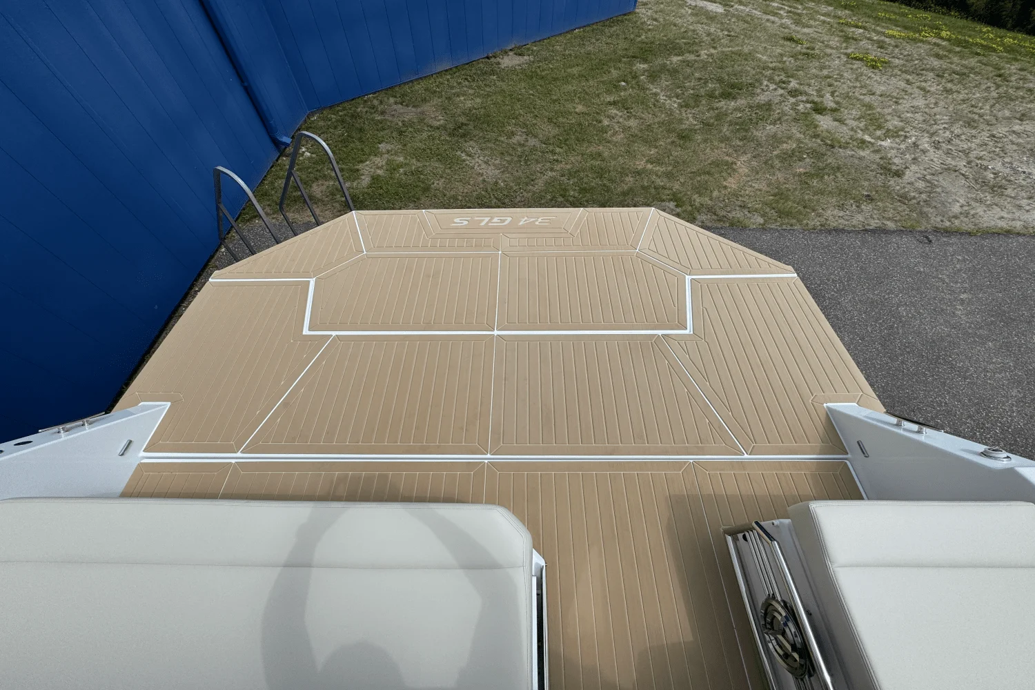 2026 Cruisers Yachts 34 GLS Image Thumbnail #6